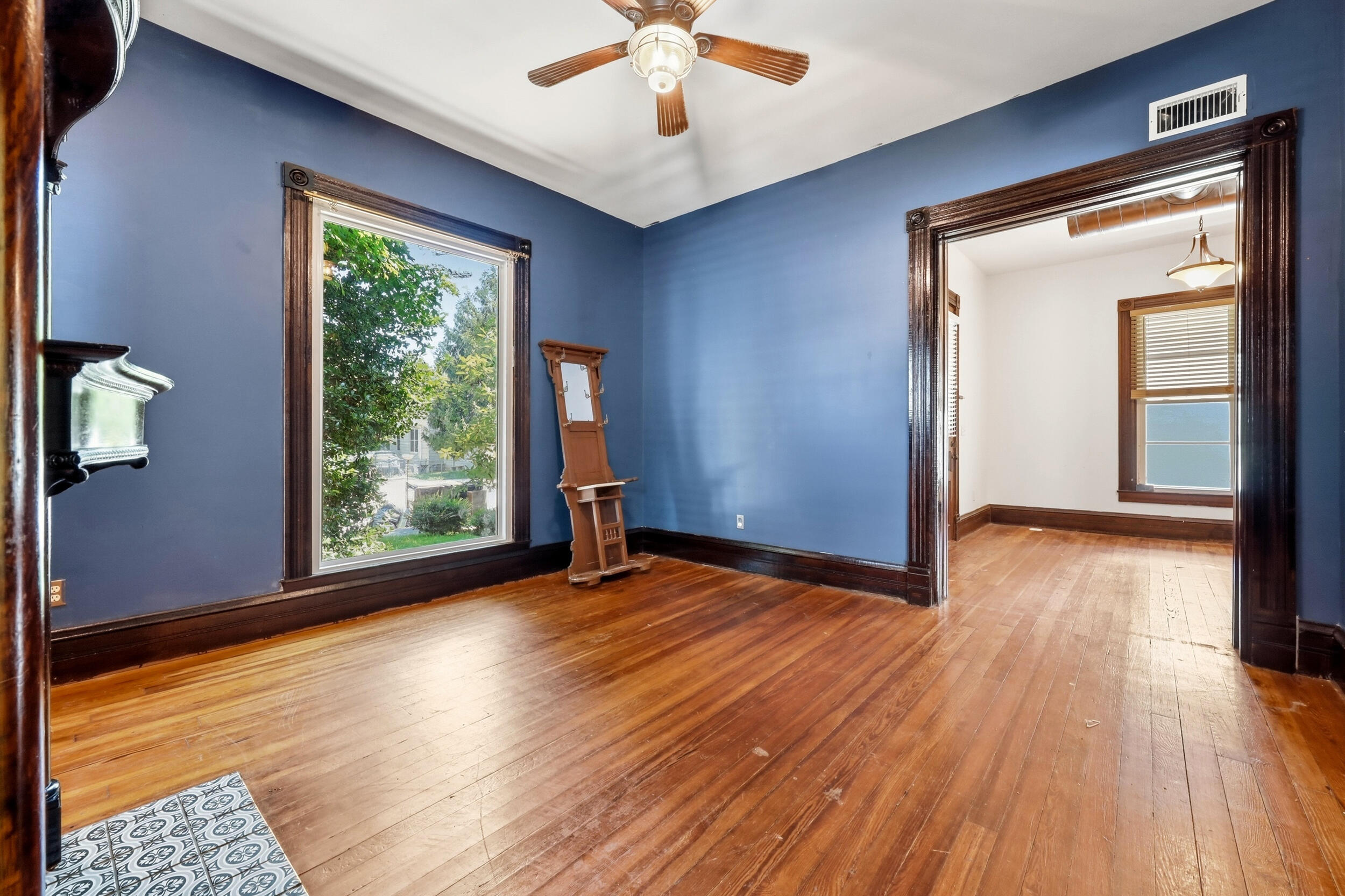 136 E Broadway Avenue Property Photo 7