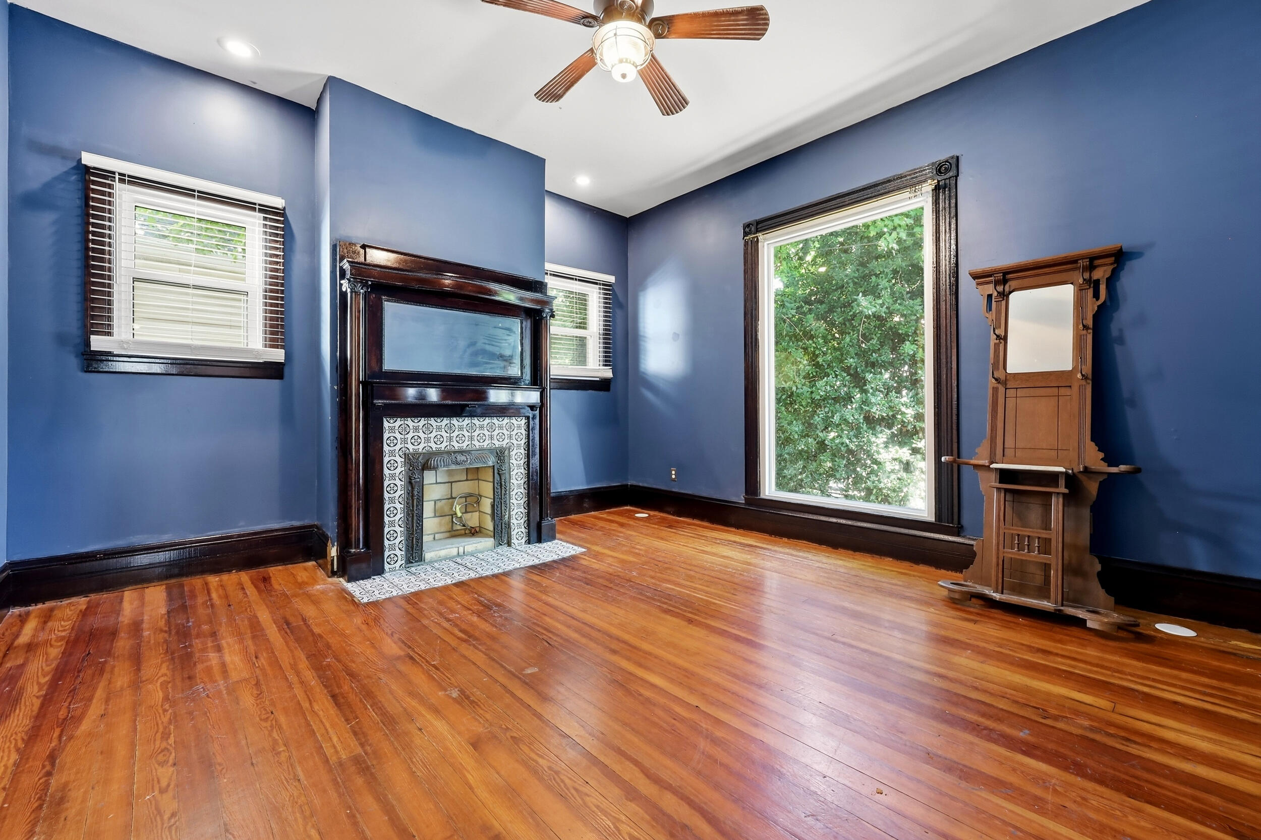 136 E Broadway Avenue Property Photo 10