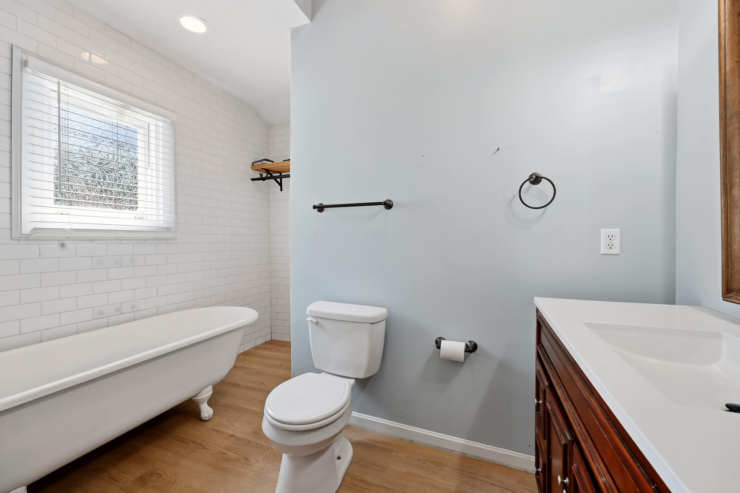 136 E Broadway Avenue Property Photo 12