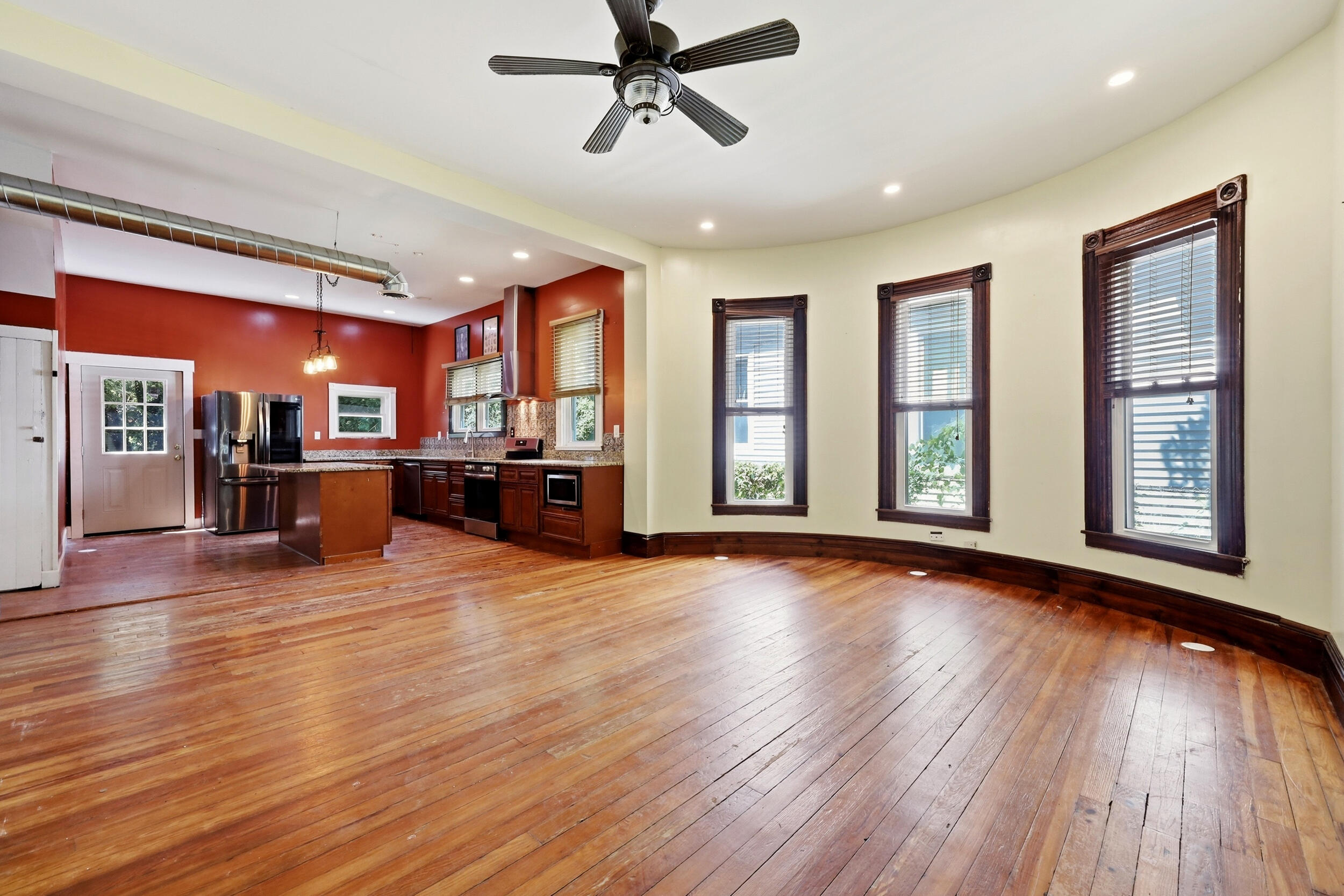 136 E Broadway Avenue Property Photo 16