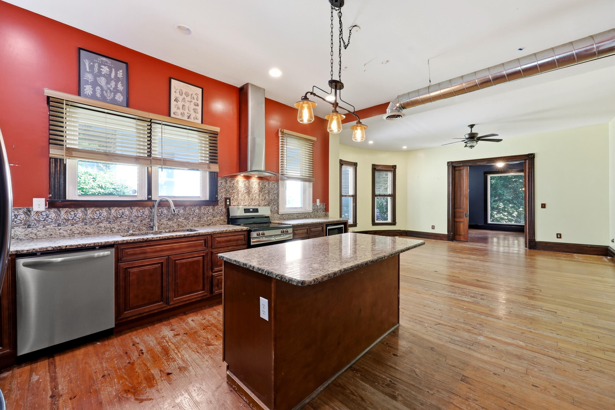 136 E Broadway Avenue Property Photo 20