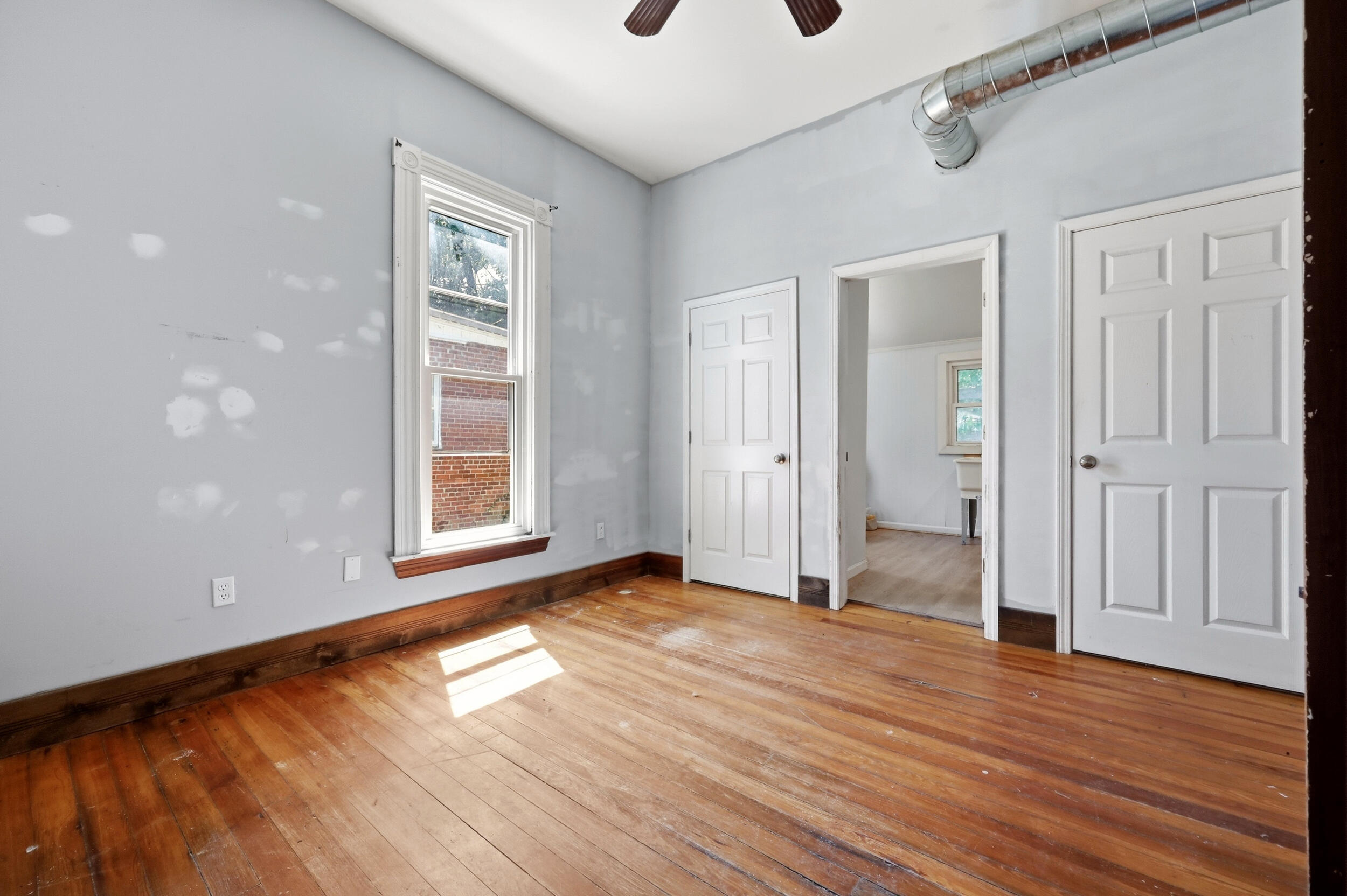 136 E Broadway Avenue Property Photo 25