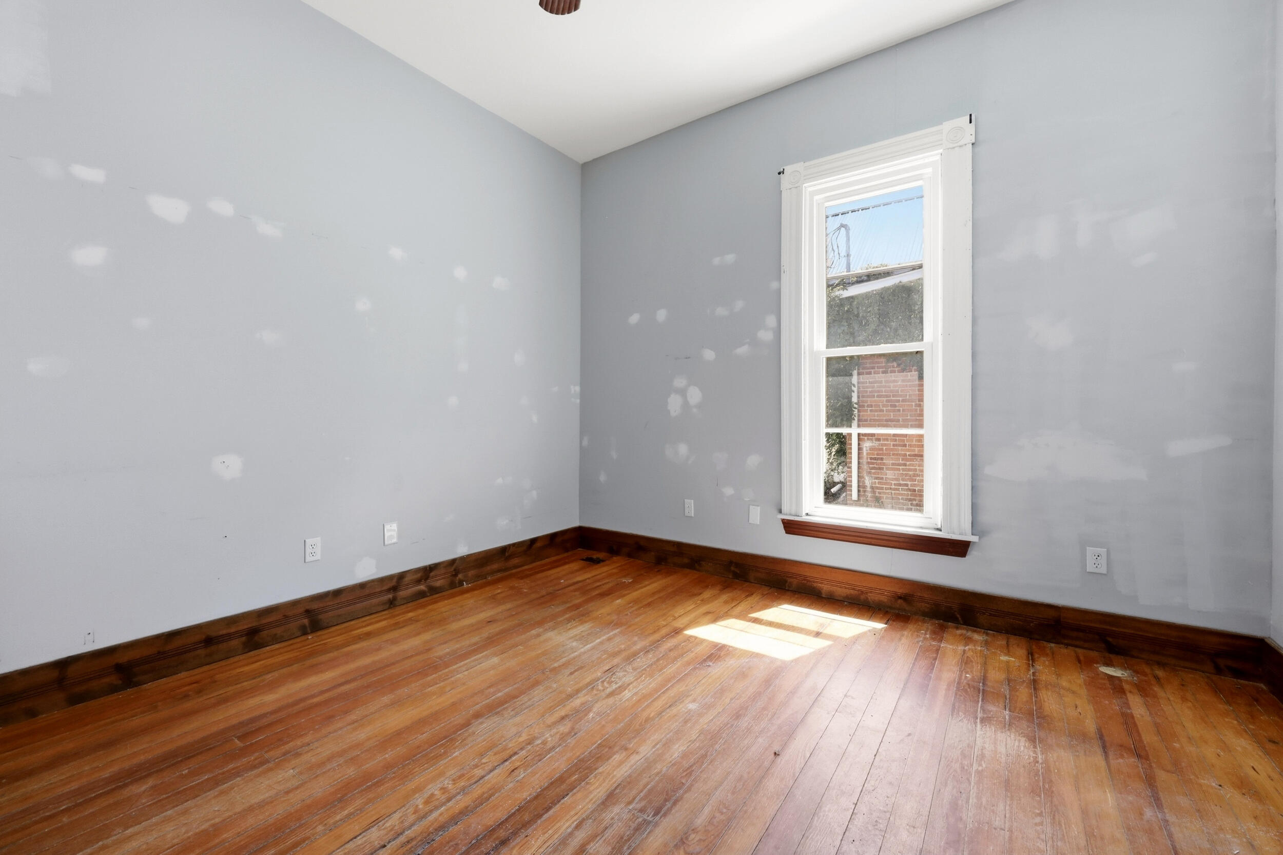 136 E Broadway Avenue Property Photo 26