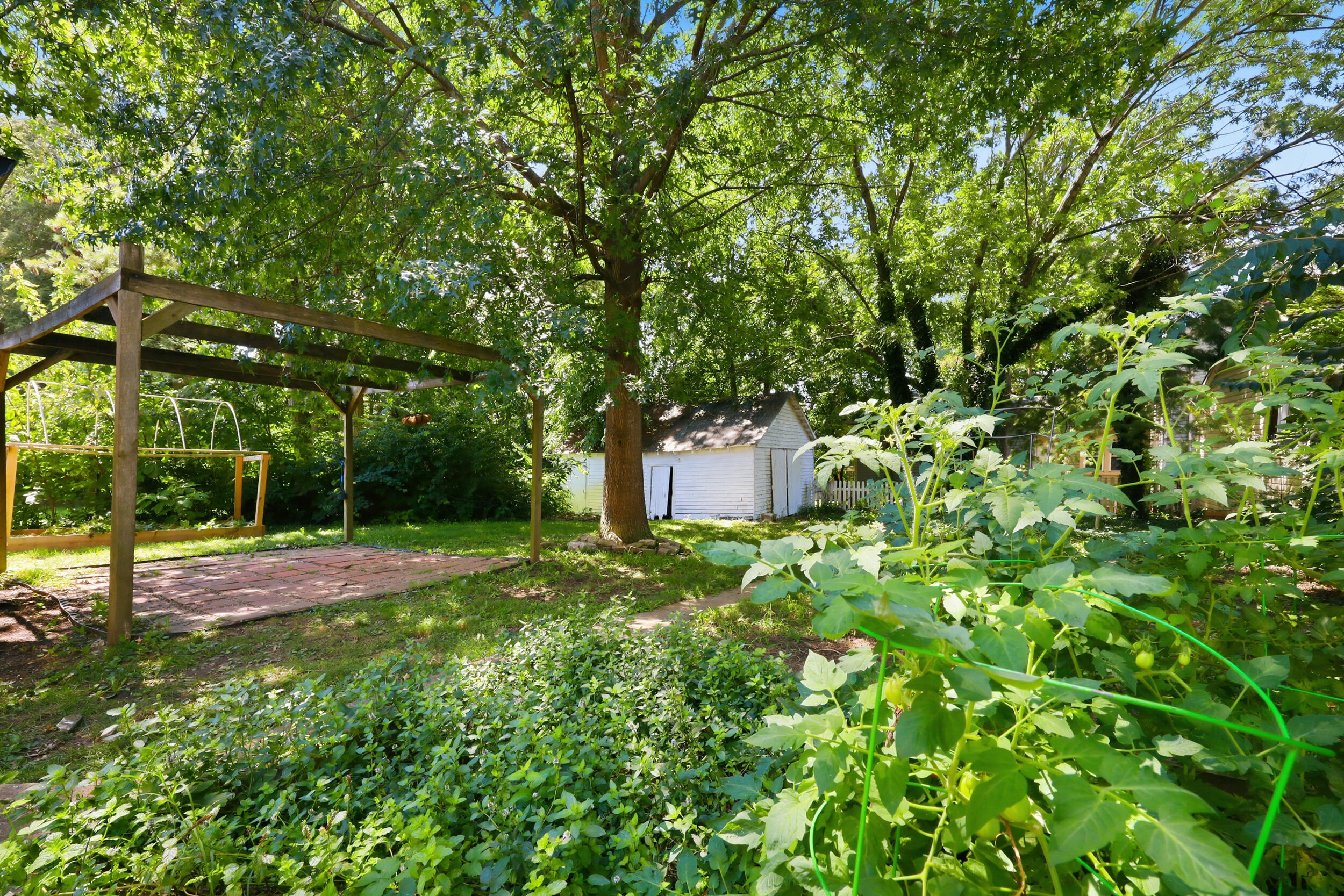 136 E Broadway Avenue Property Photo 37