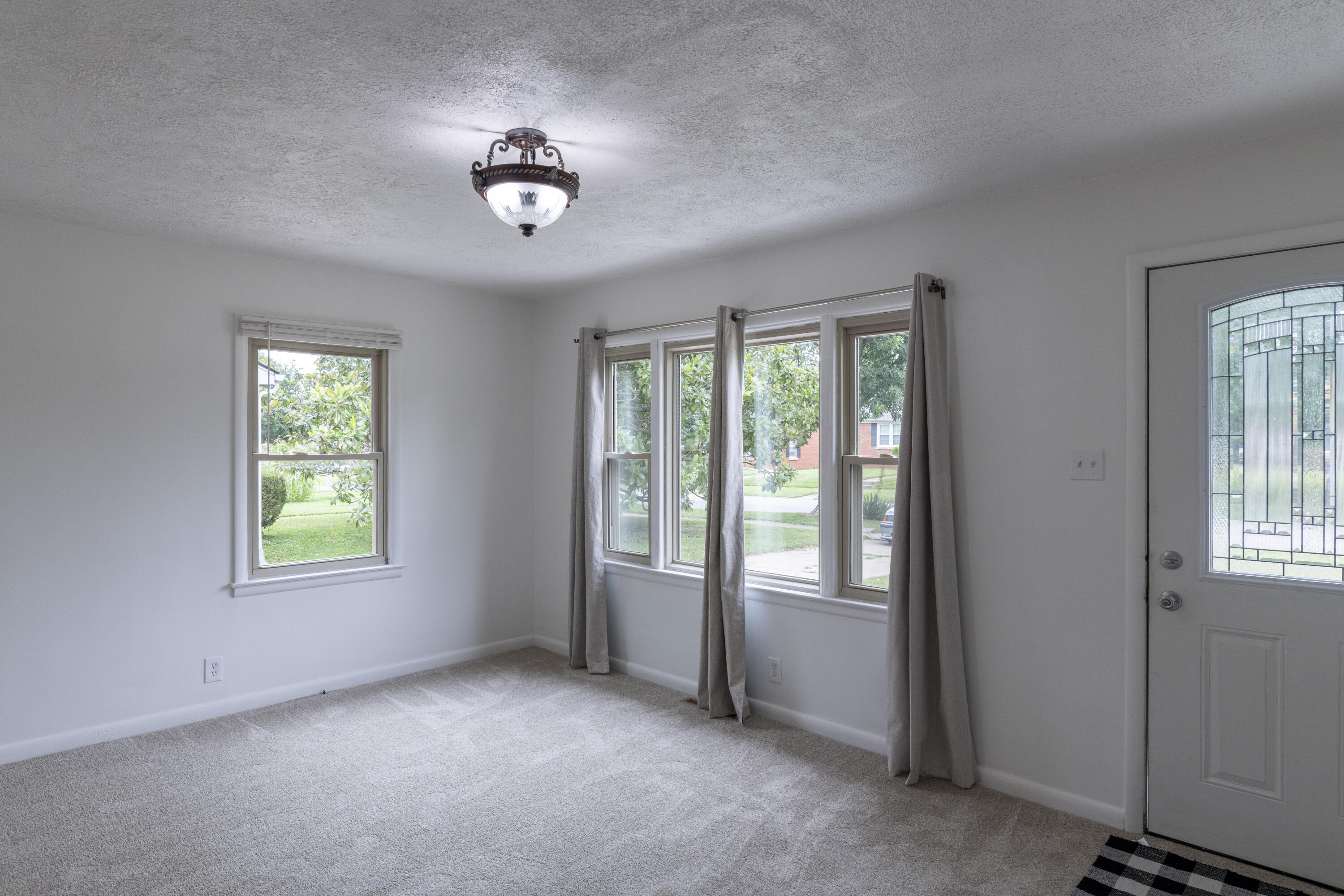 804 Della Drive Property Photo 3