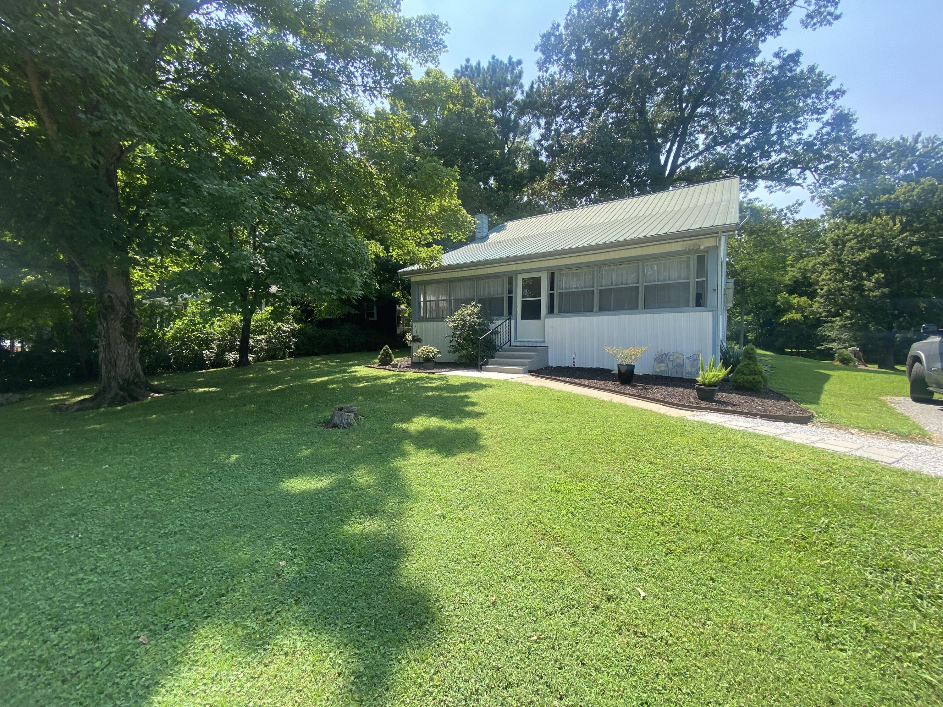212 Bay Lane Property Photo 3