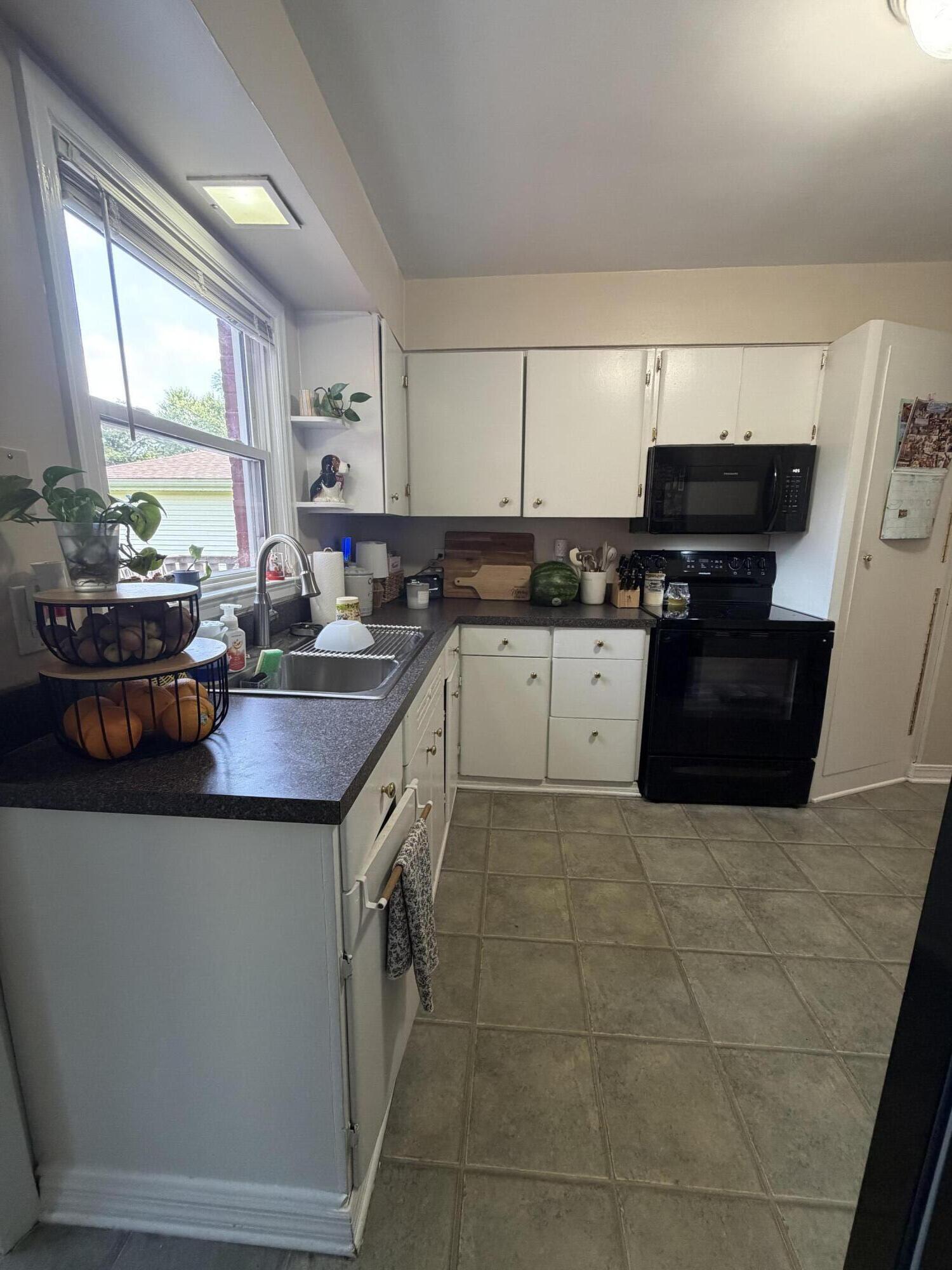 341 Hollyhill Drive Property Photo 9