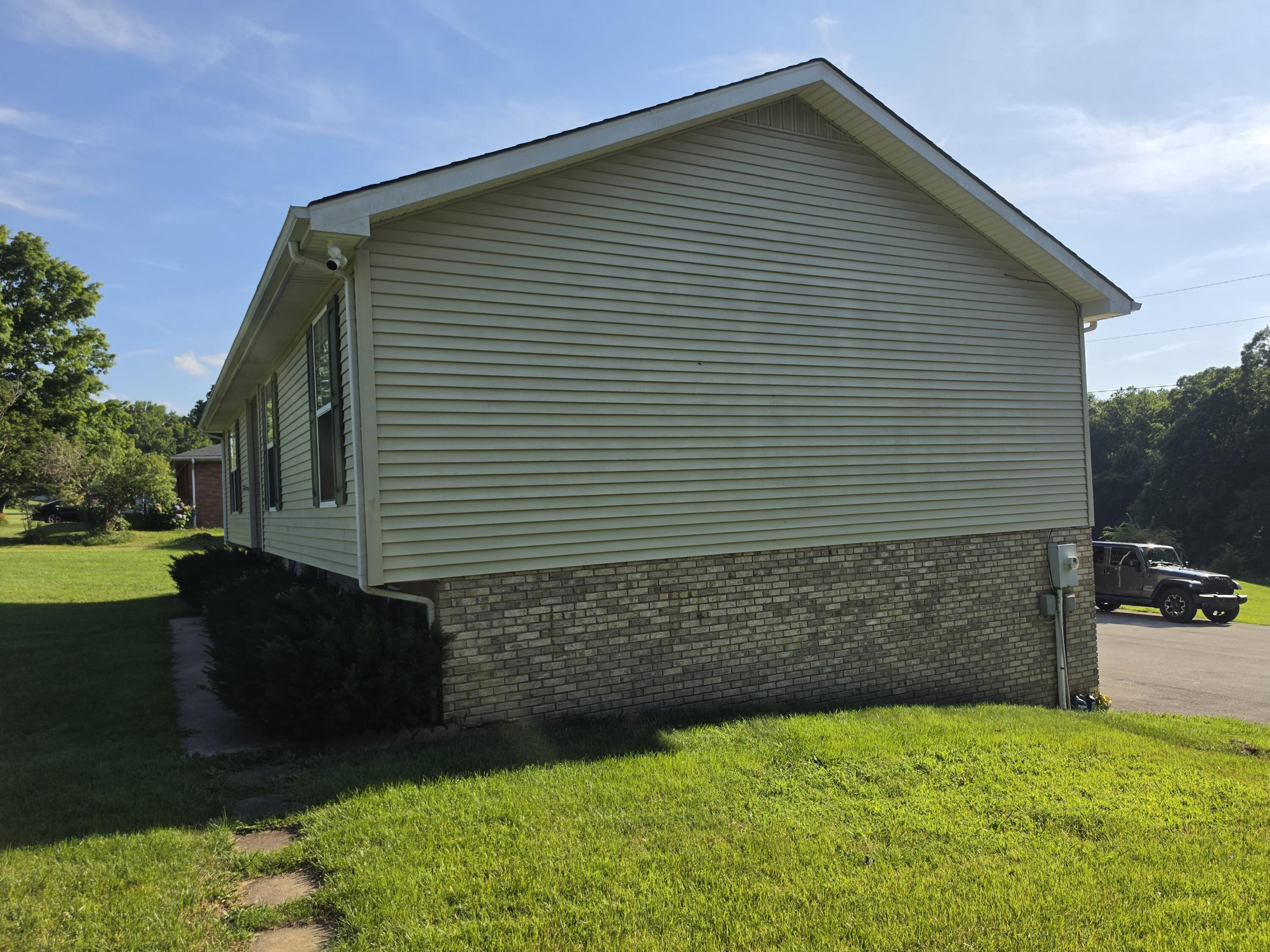 9468 Keavy Road Property Photo 5