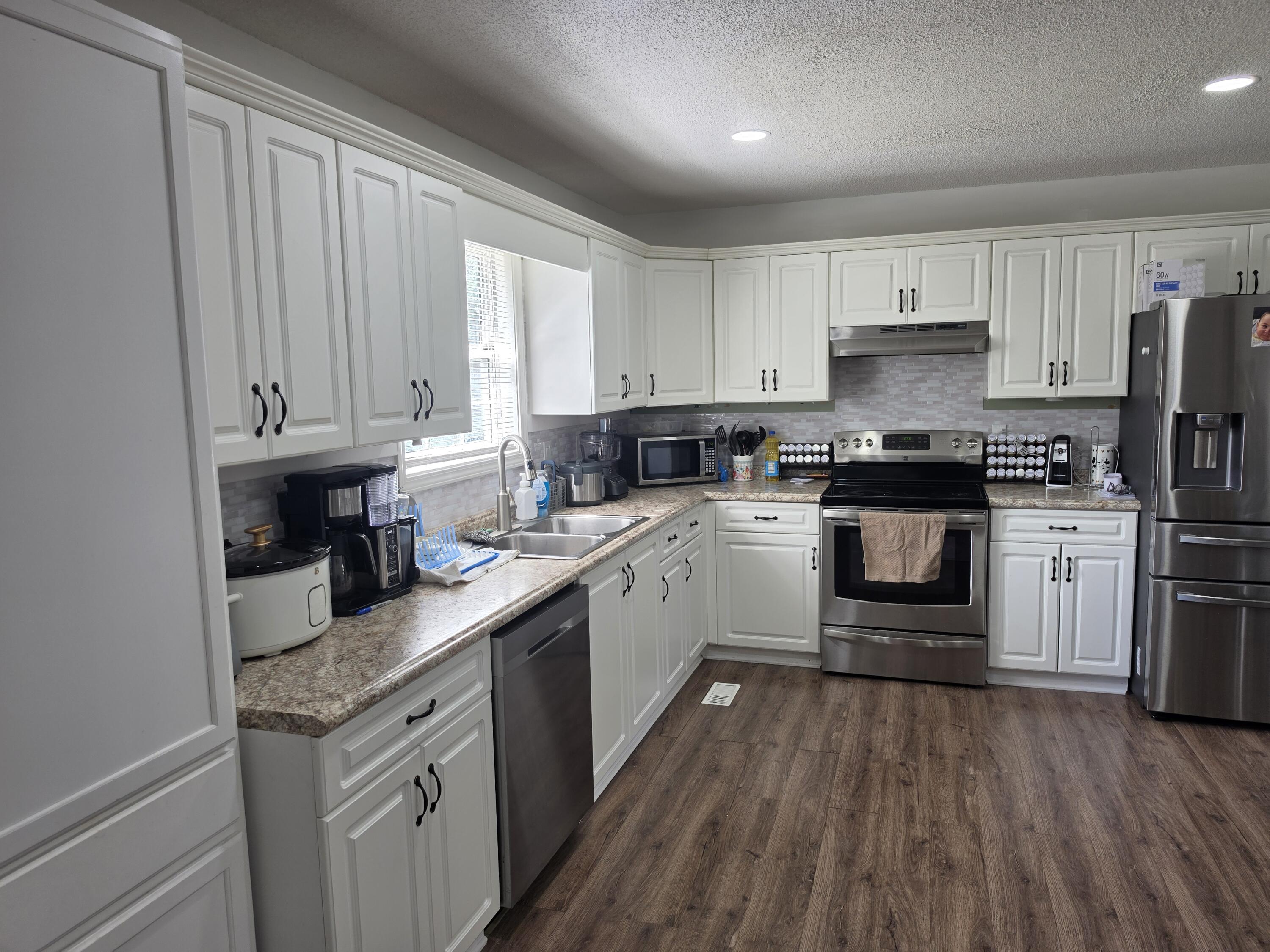 9468 Keavy Road Property Photo 13