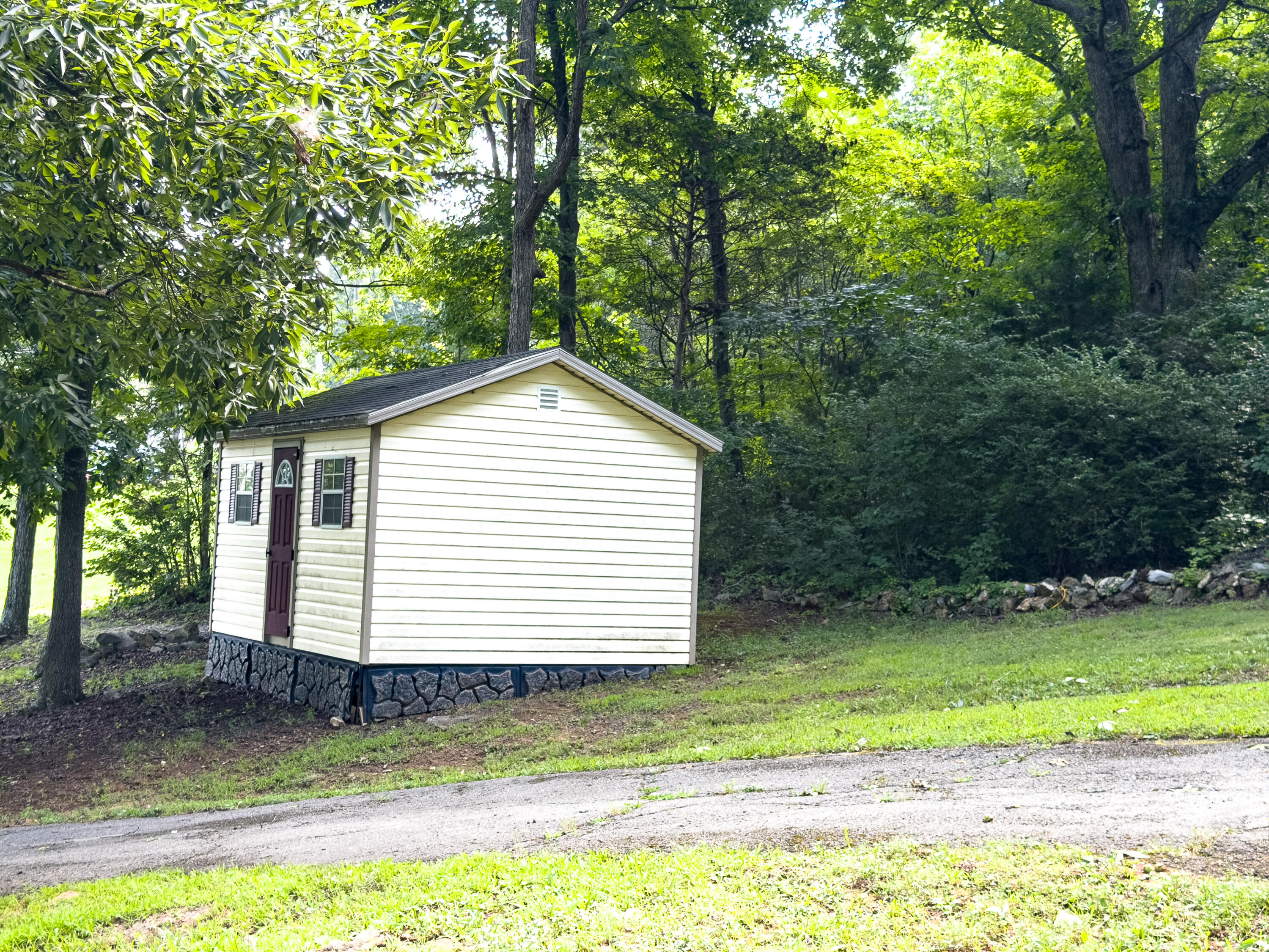 186 Hancock Subdivision Property Photo 10