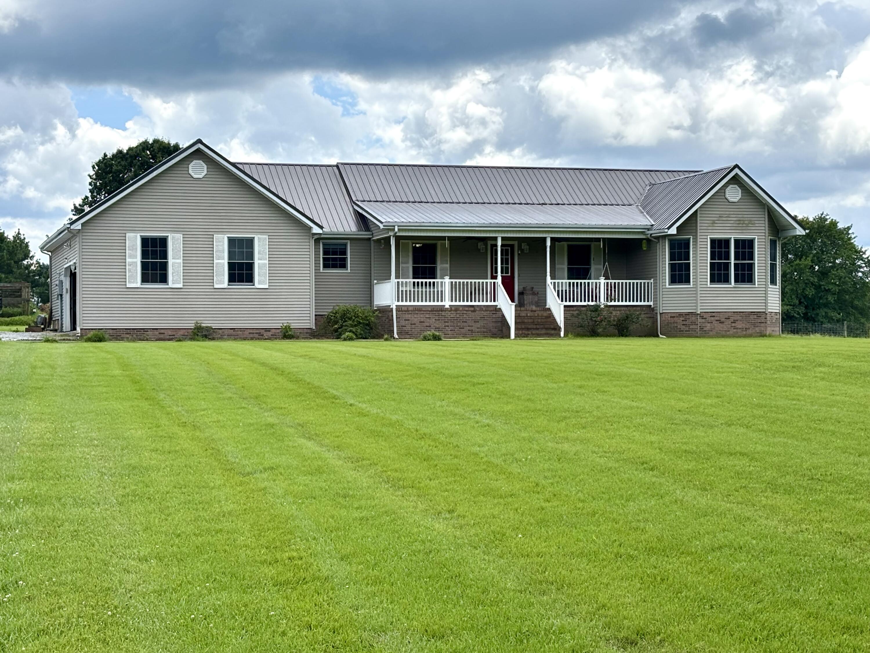 153 Webster Lane Property Photo 1