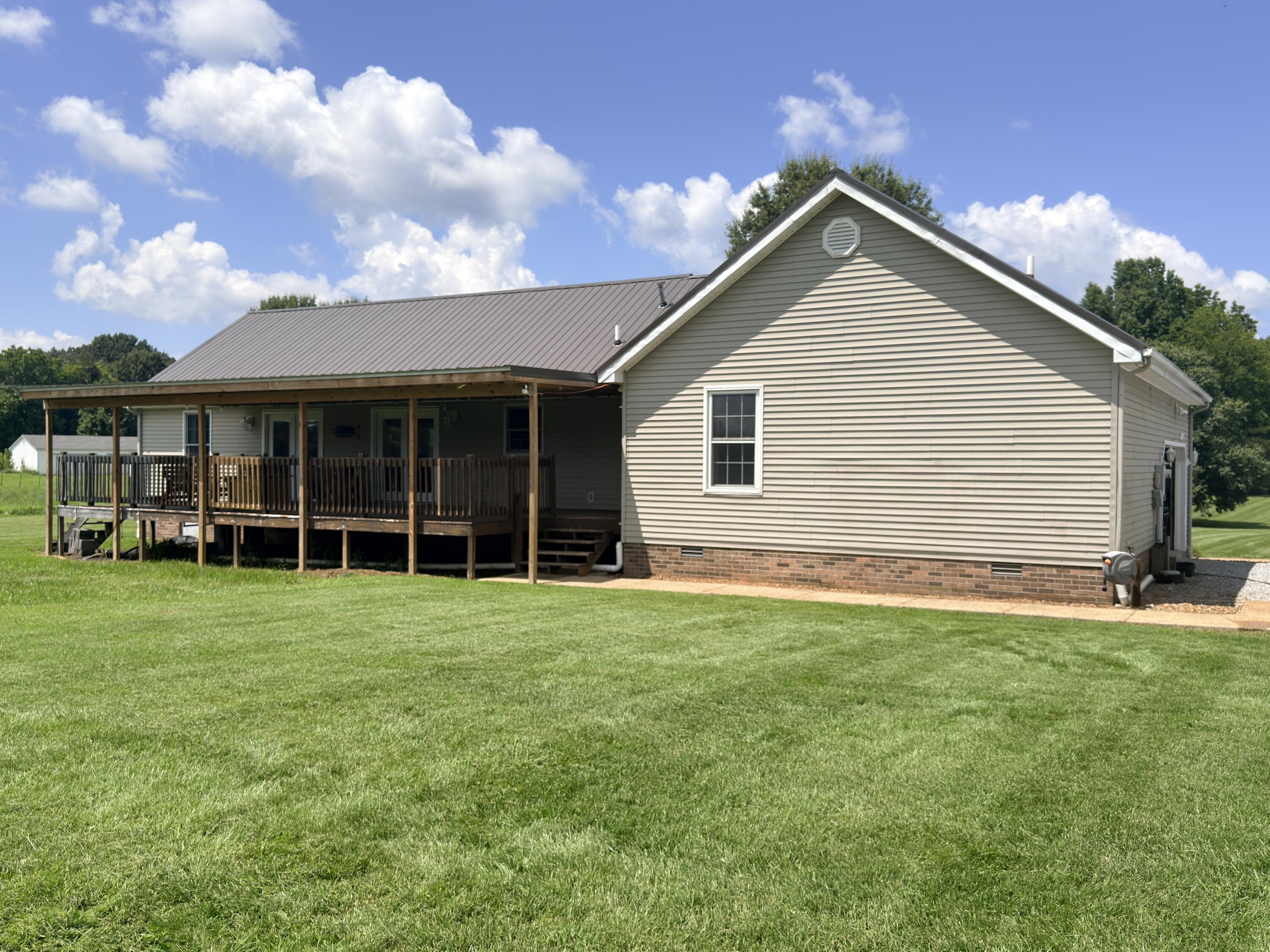 153 Webster Lane Property Photo 2