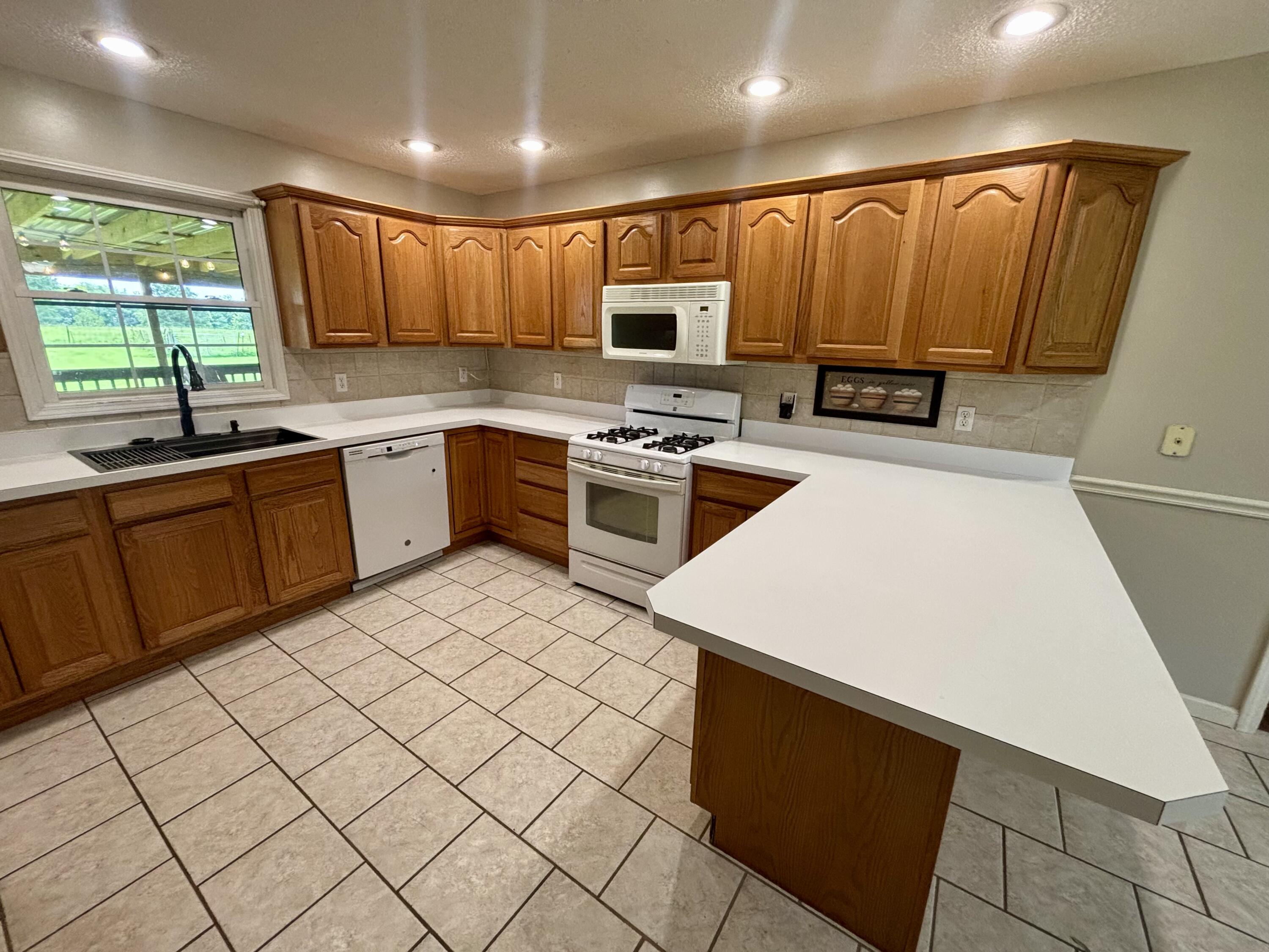 153 Webster Lane Property Photo 6