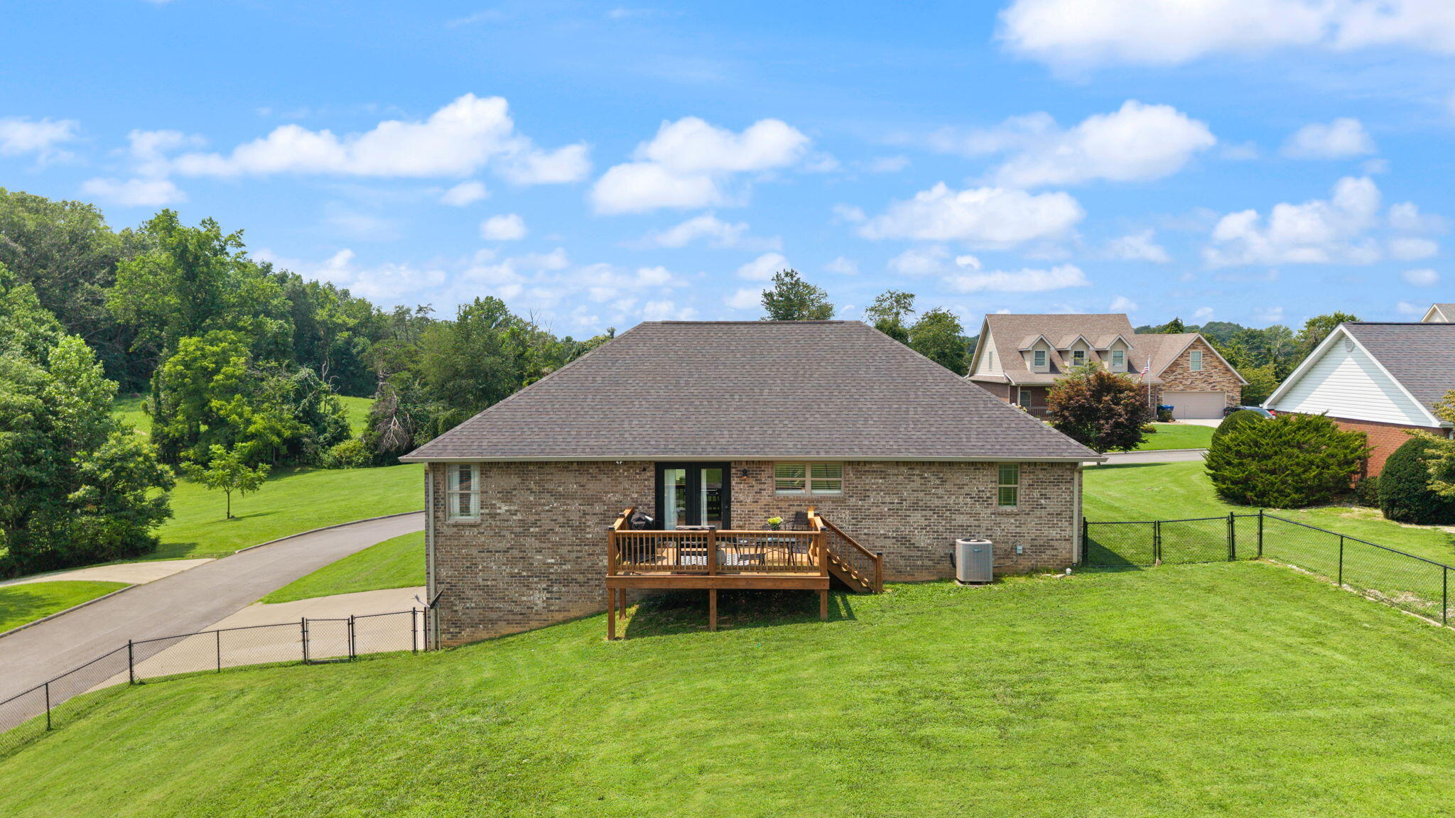 355 Whisper Woods Drive Property Photo 10