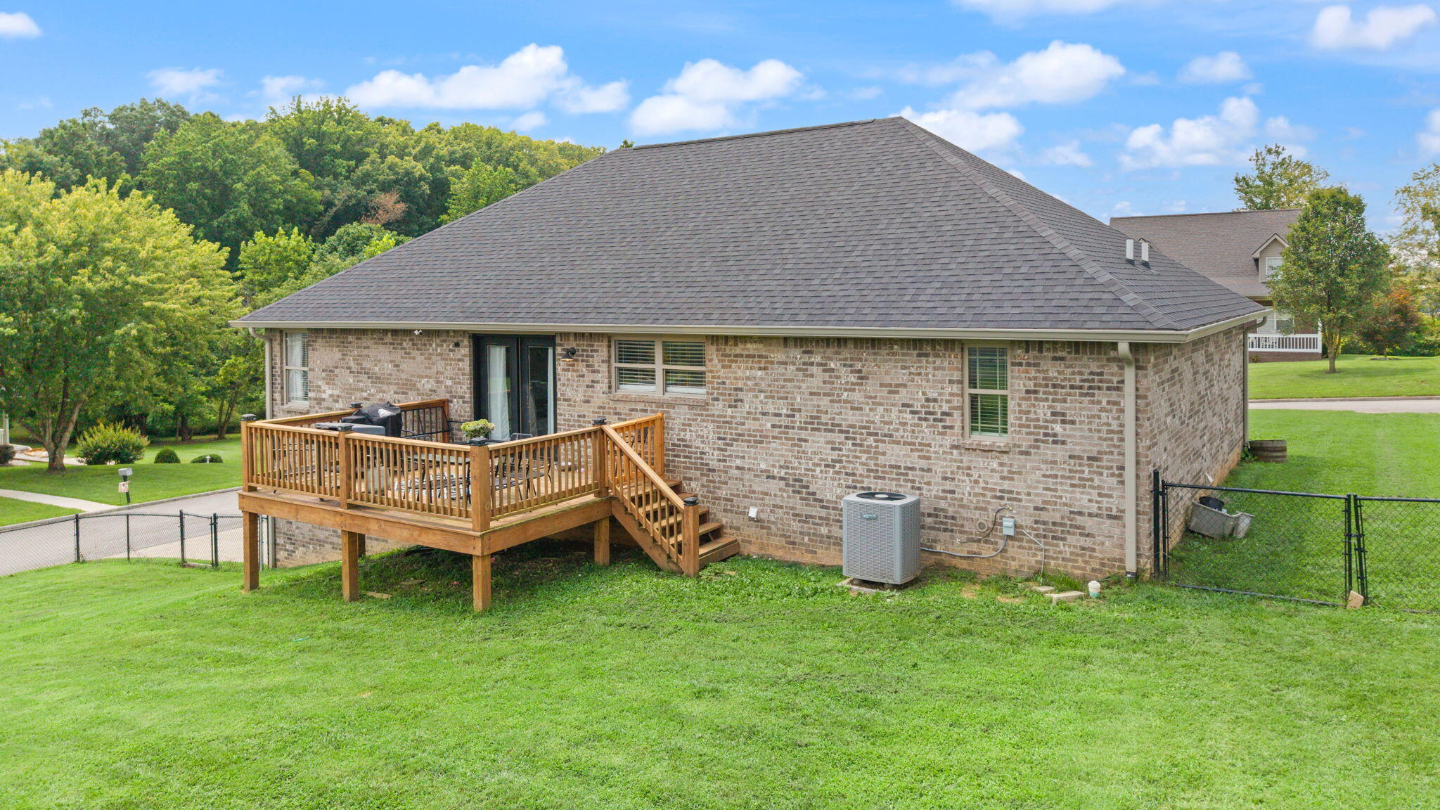 355 Whisper Woods Drive Property Photo 11