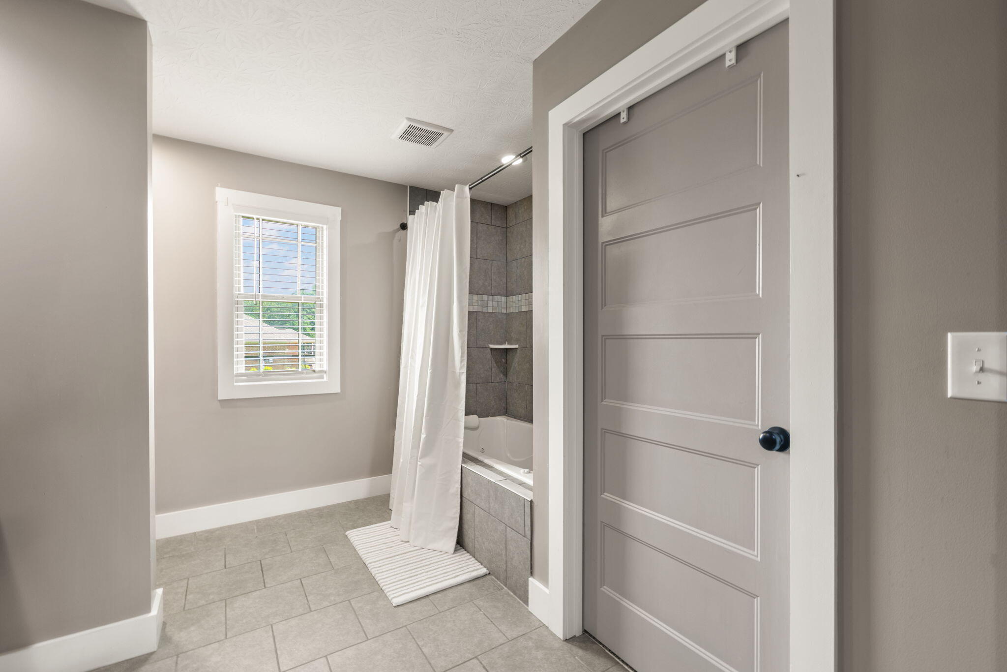 355 Whisper Woods Drive Property Photo 40