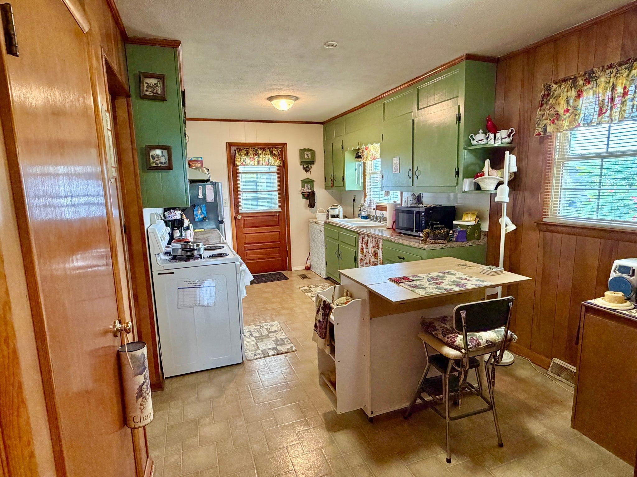 208 Tureman Avenue Property Photo 11