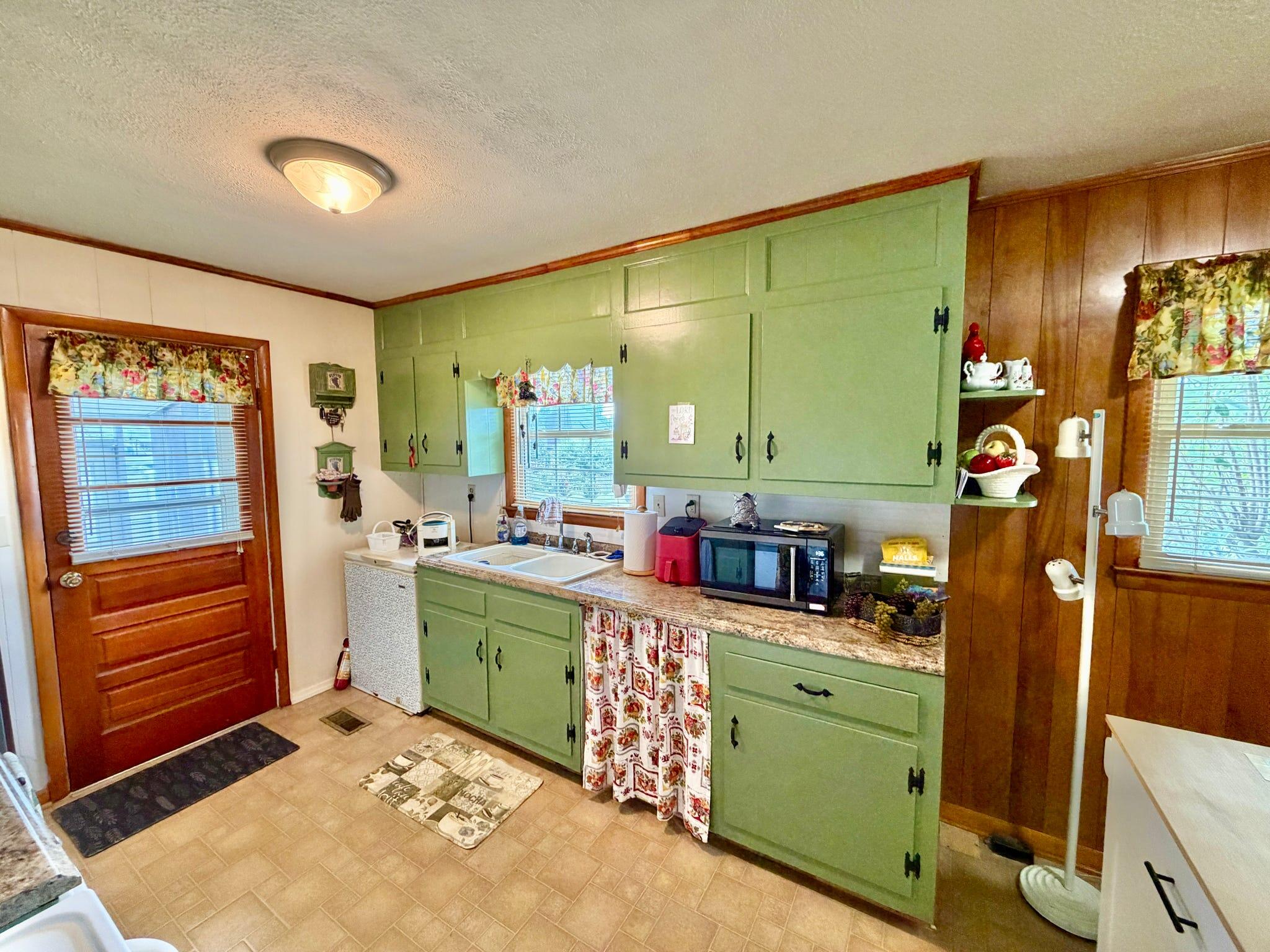 208 Tureman Avenue Property Photo 16