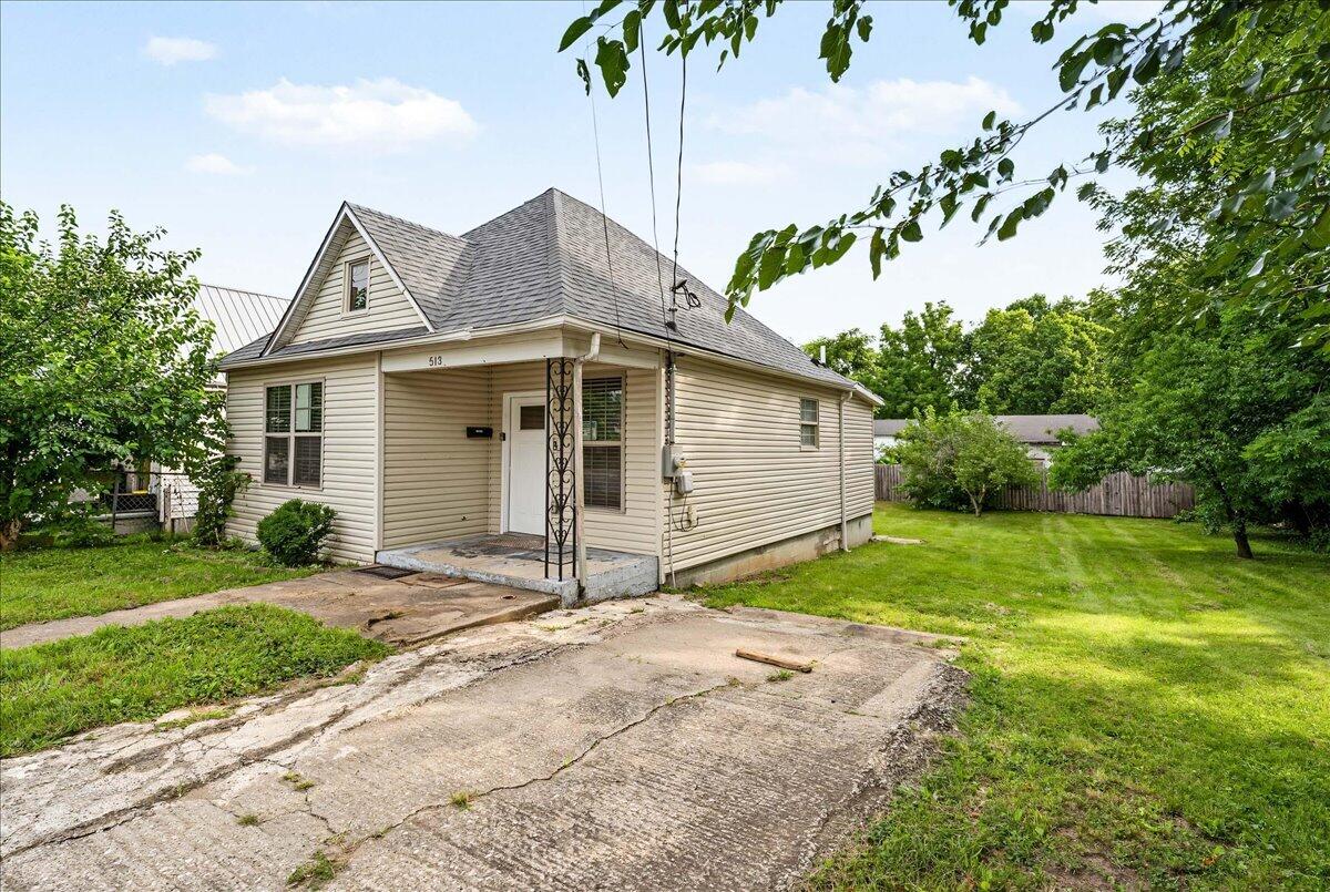 513 E 7th Street Property Photo 2