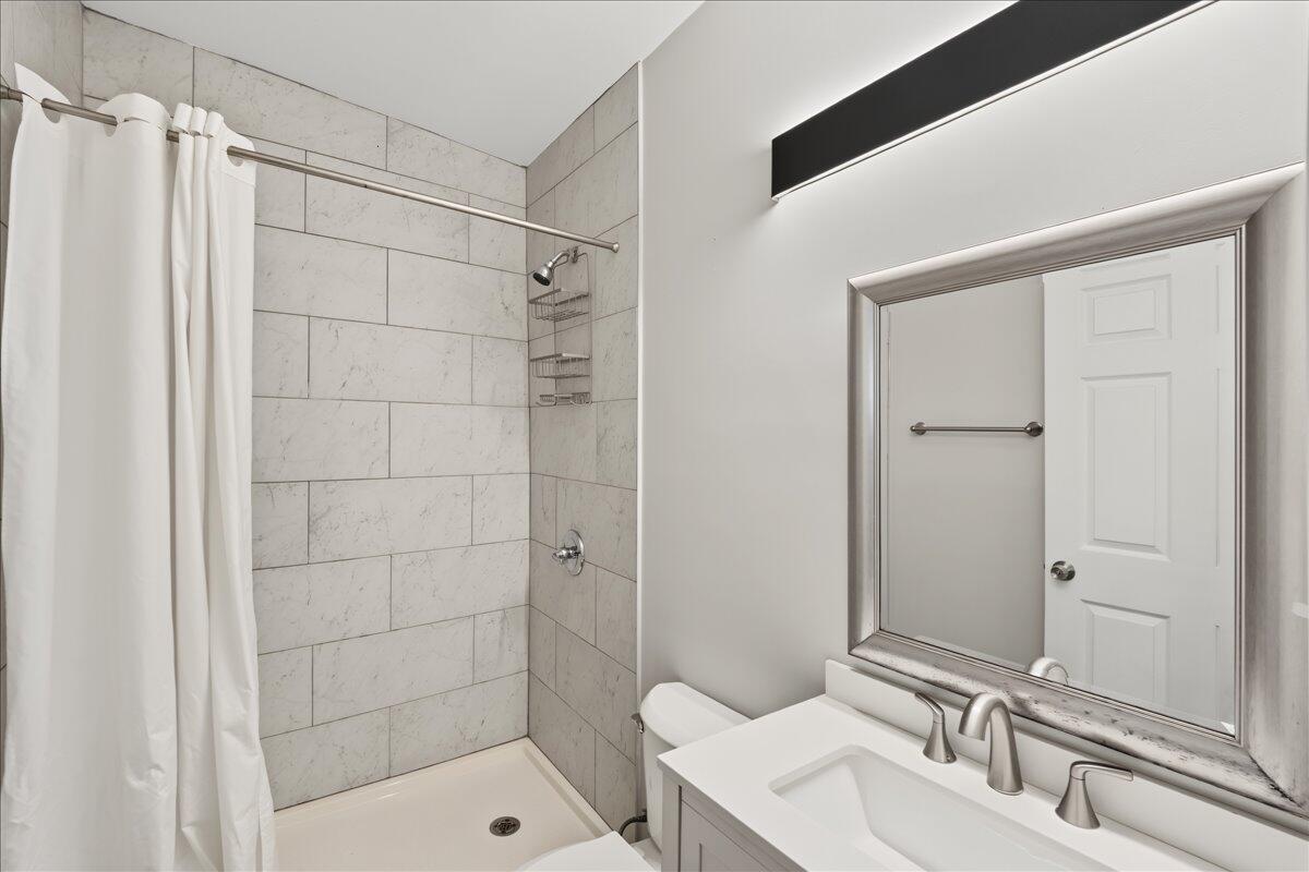 513 E 7th Street Property Photo 9