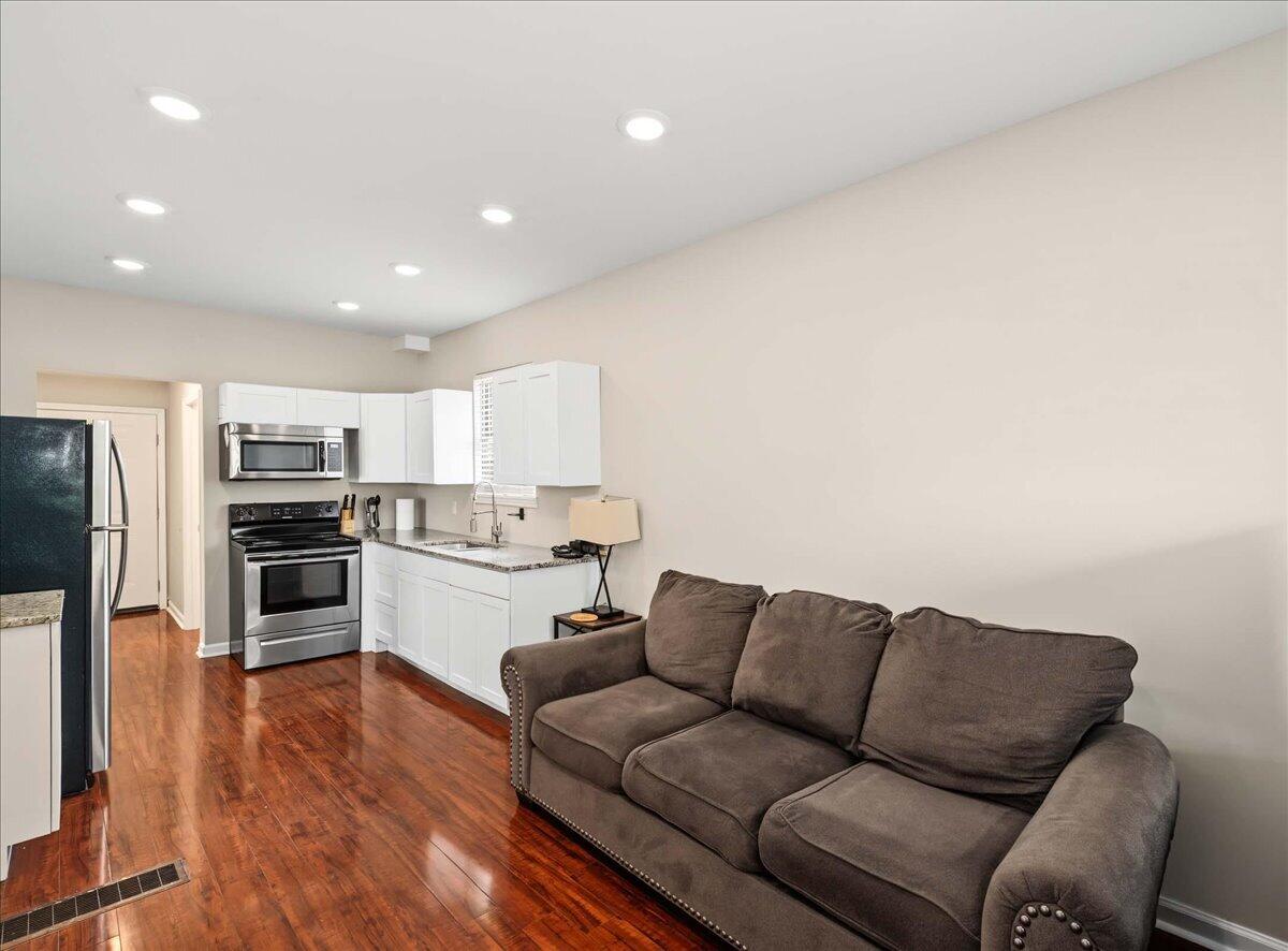 513 E 7th Street Property Photo 11
