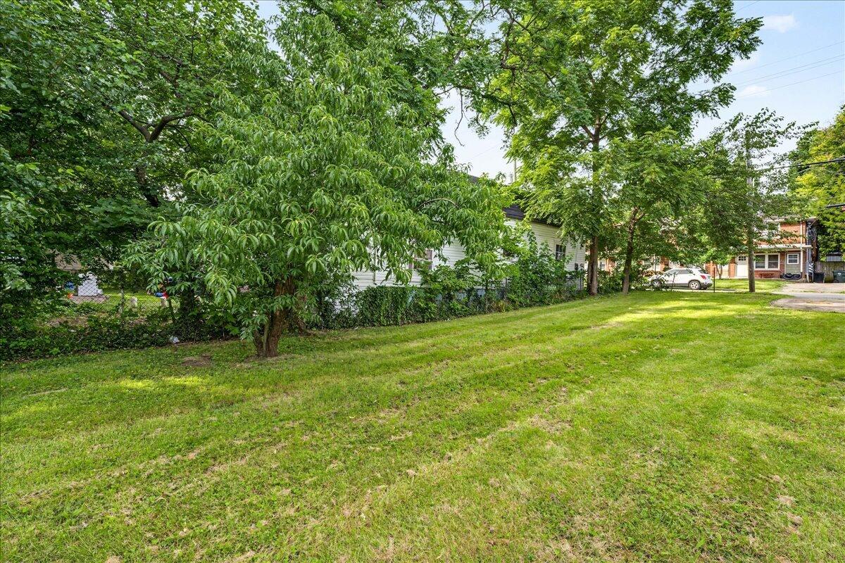 513 E 7th Street Property Photo 24