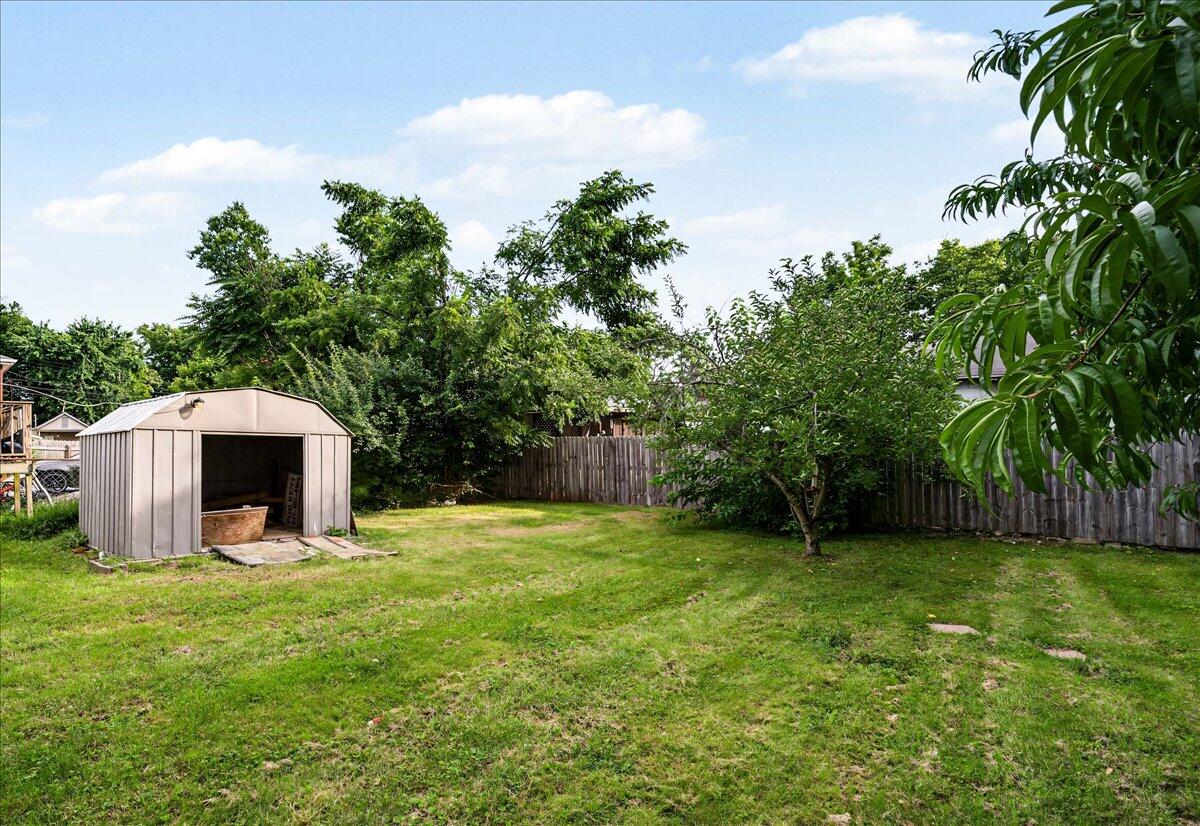 513 E 7th Street Property Photo 25