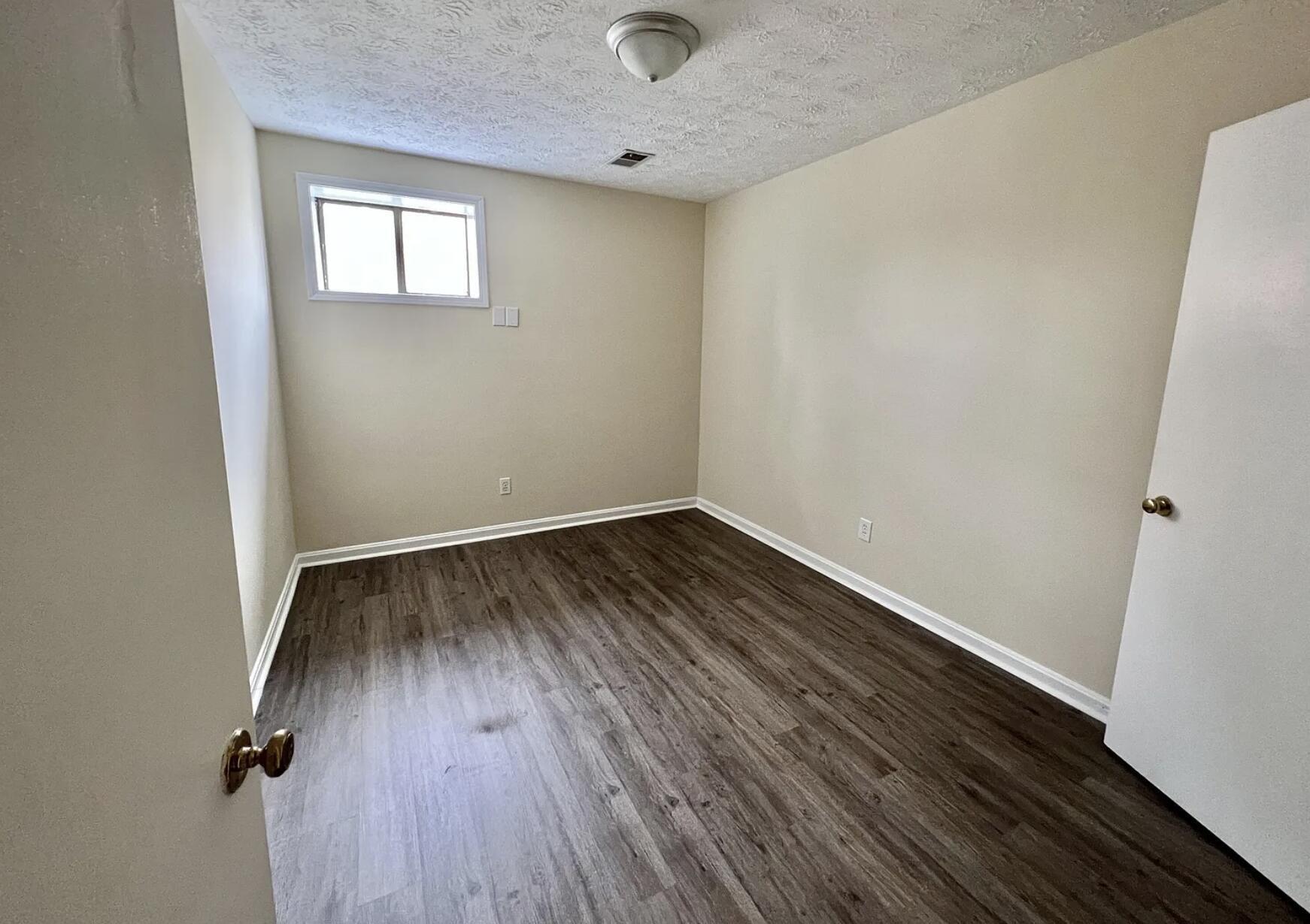 412 Woodview Drive A&b Property Photo 11