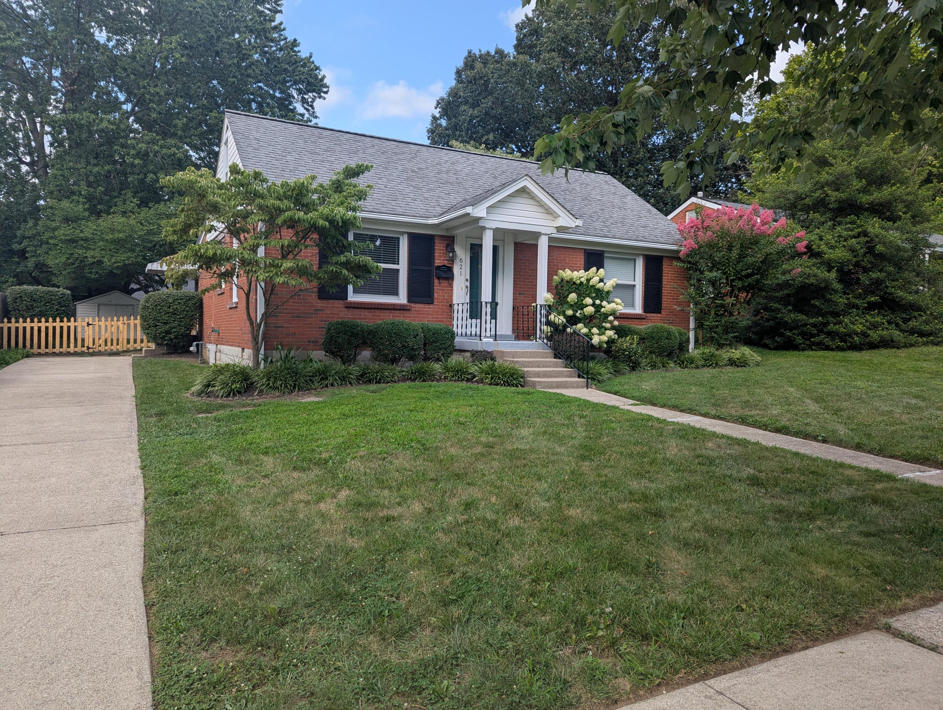 621 Cardinal Lane Property Photo 3