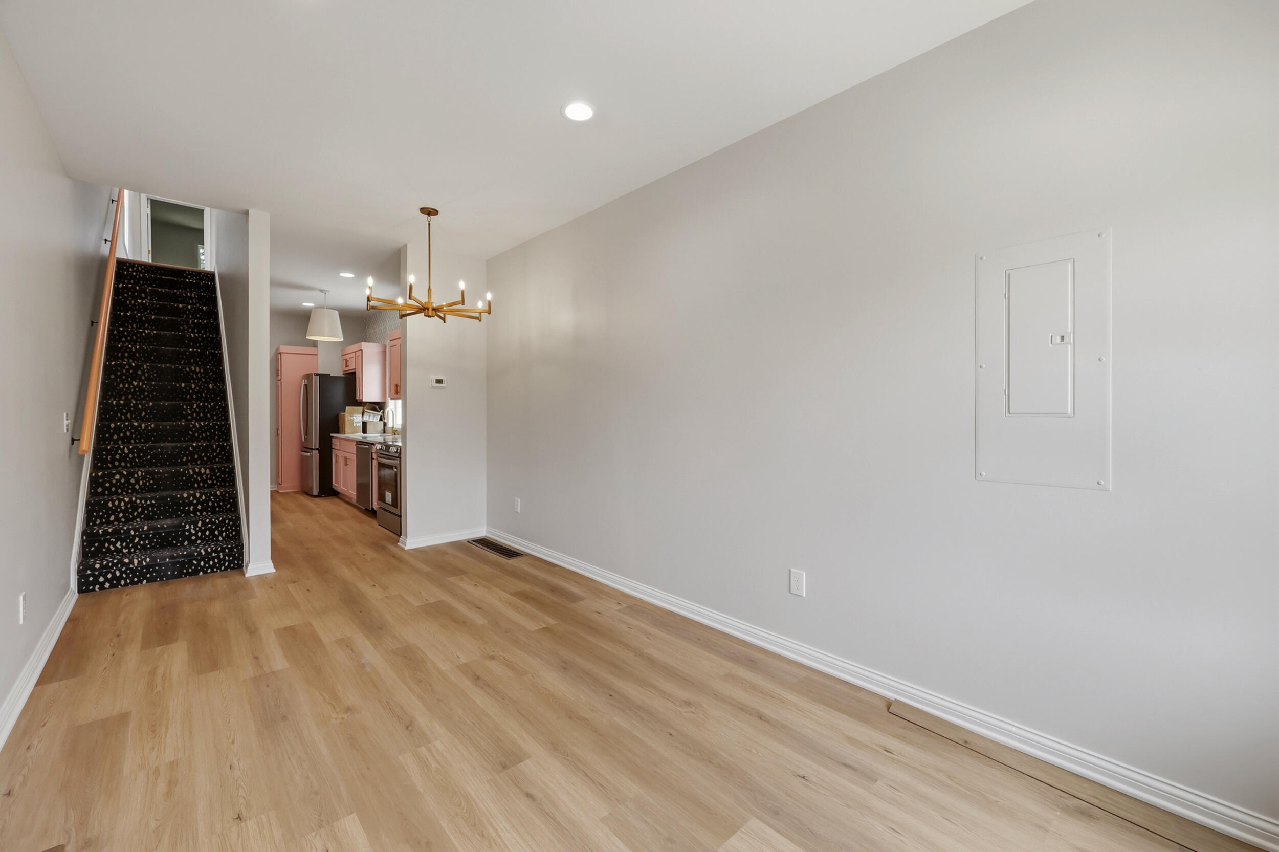 723 N Upper Street Property Photo 4