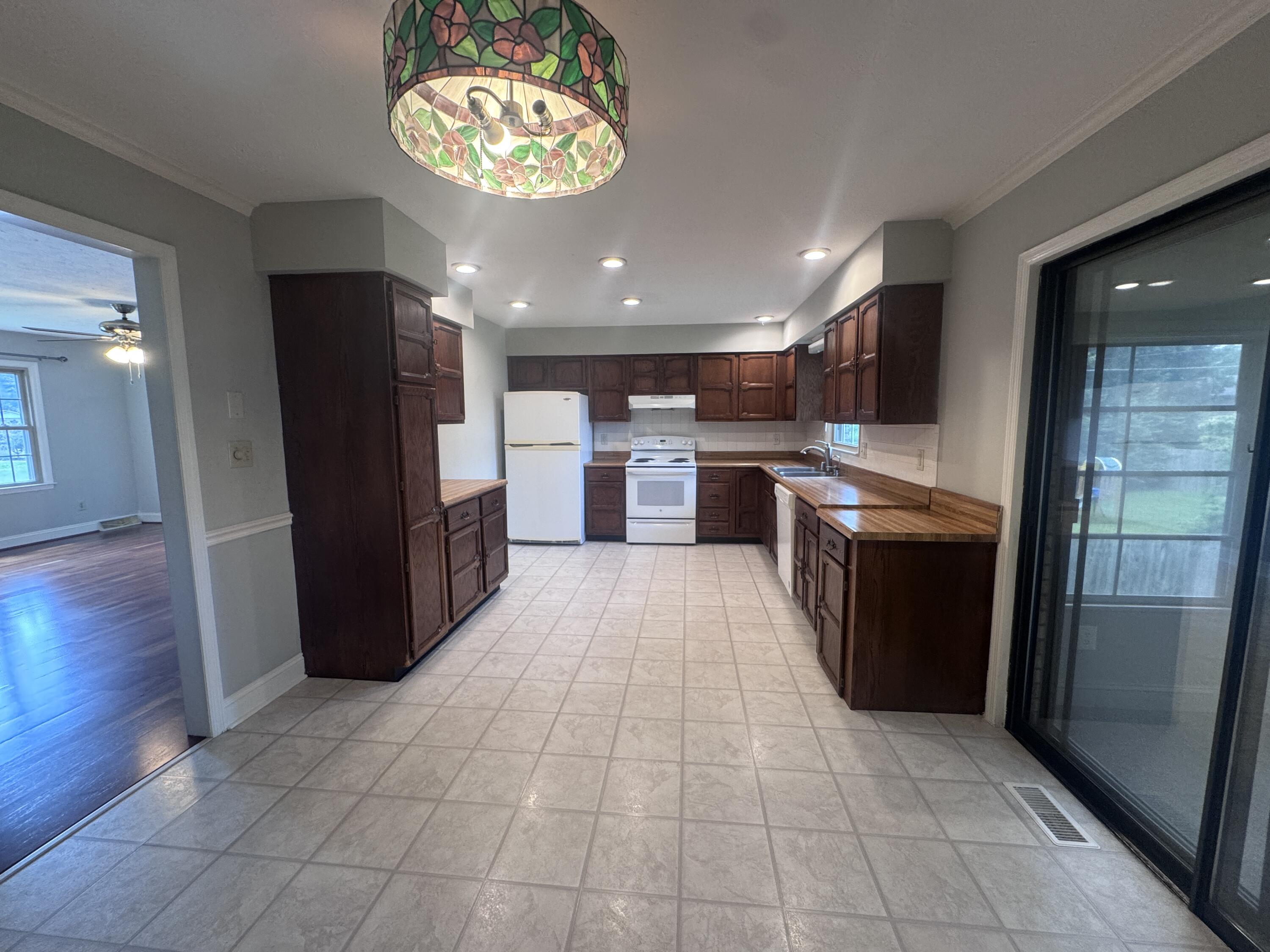 3981 Weber Way Property Photo 10