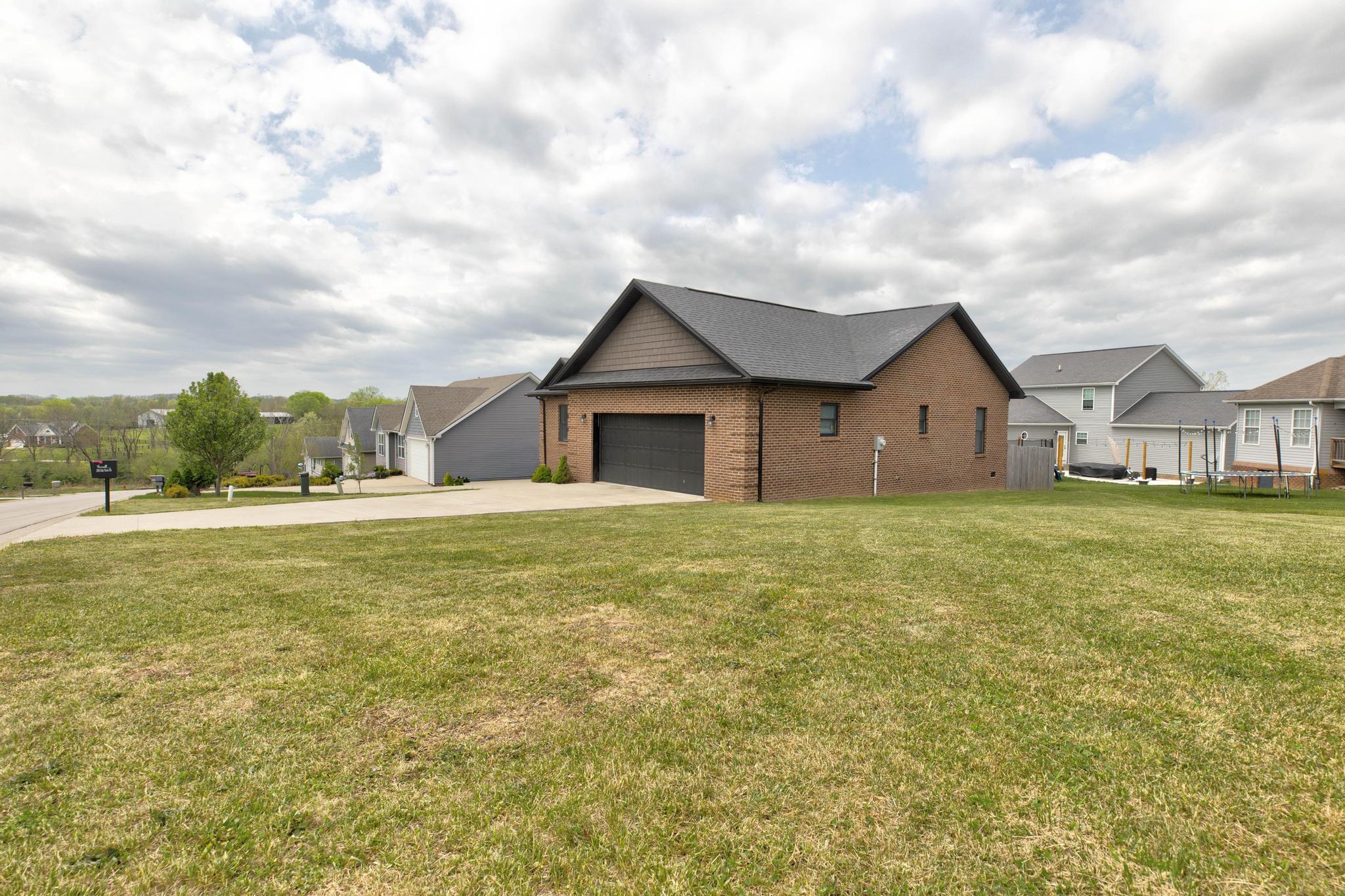 108 Oak View Drive Property Photo 3