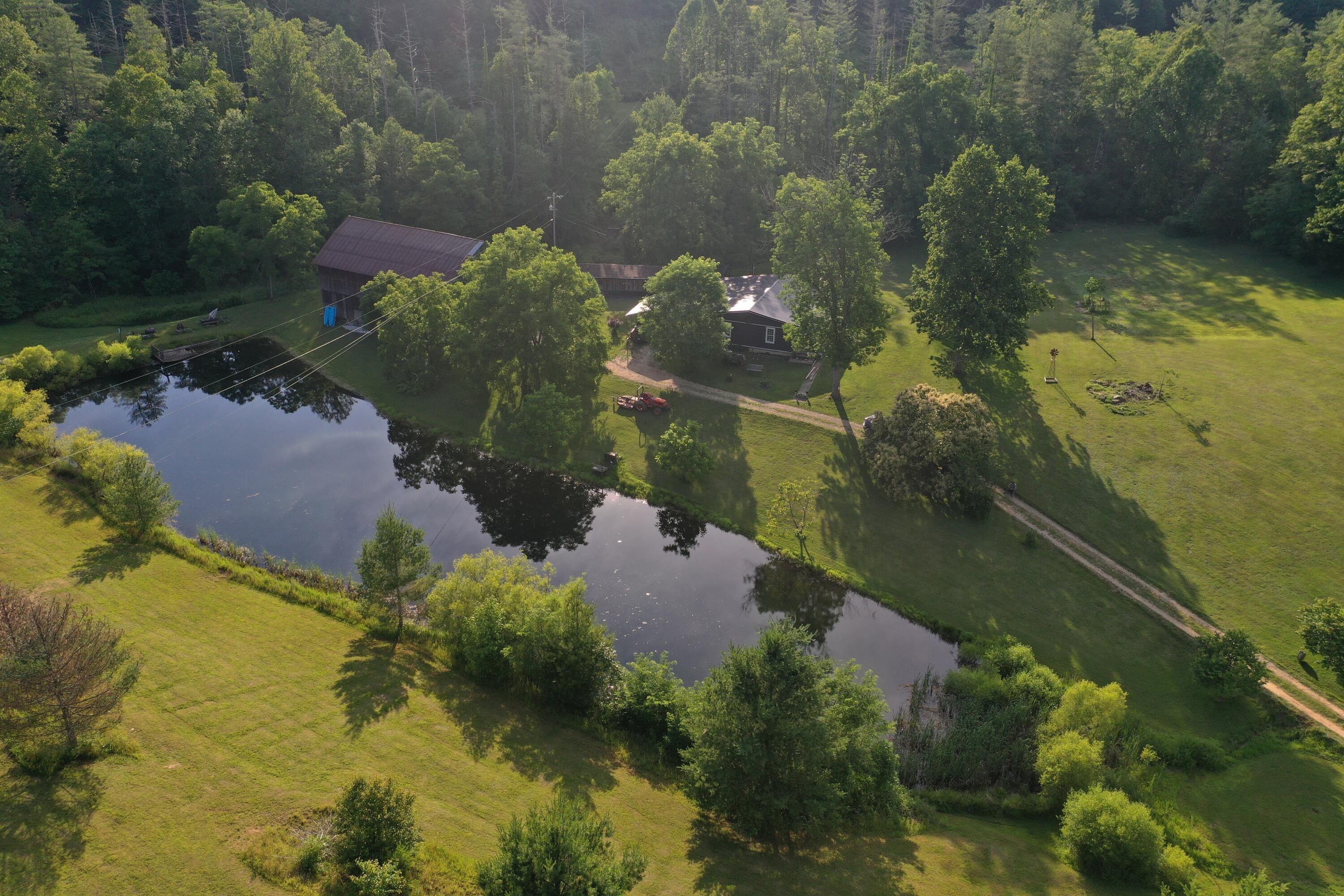 4749 4749 Highway Property Photo 4