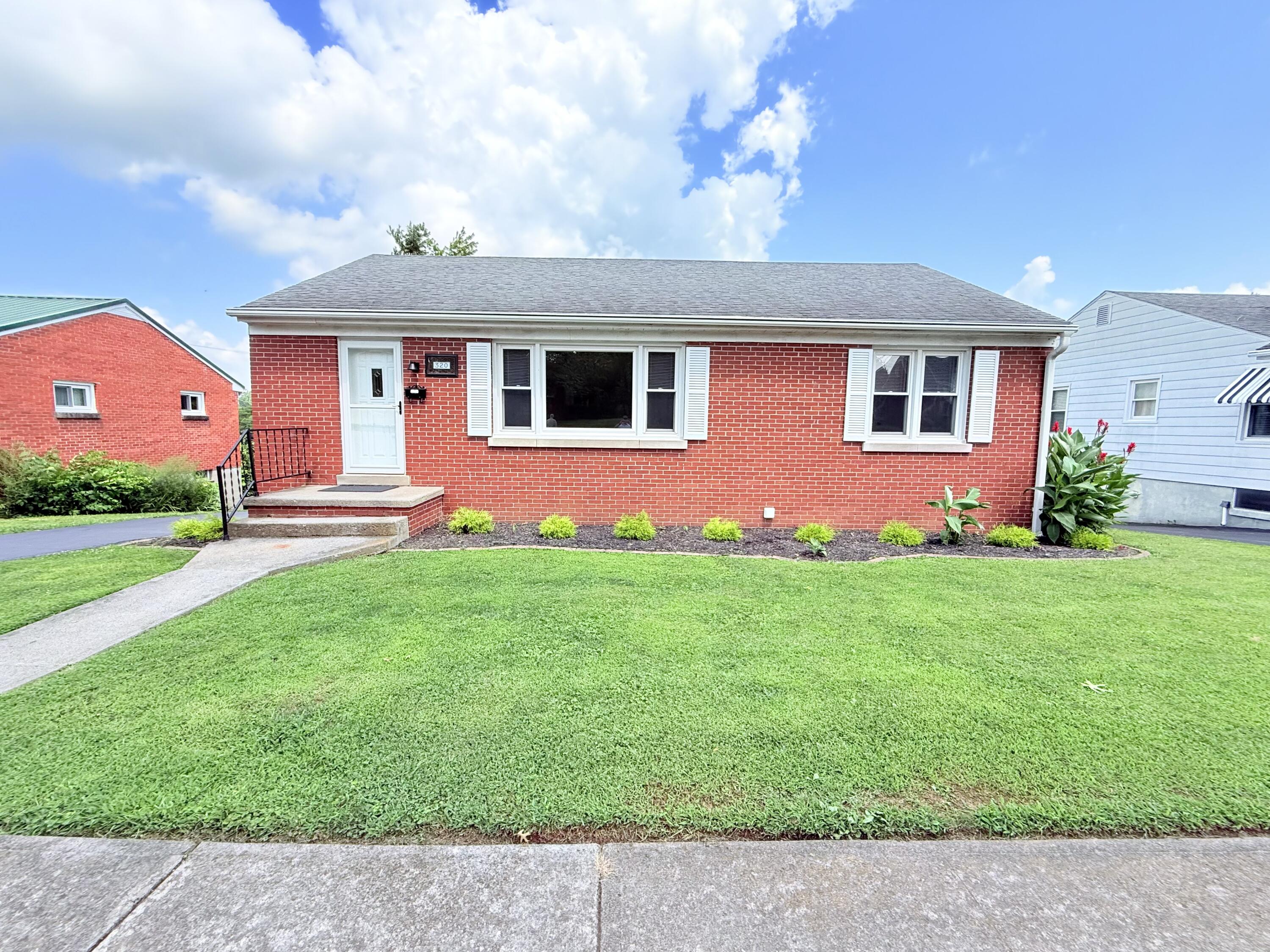 320 Creekview Drive Property Photo 1