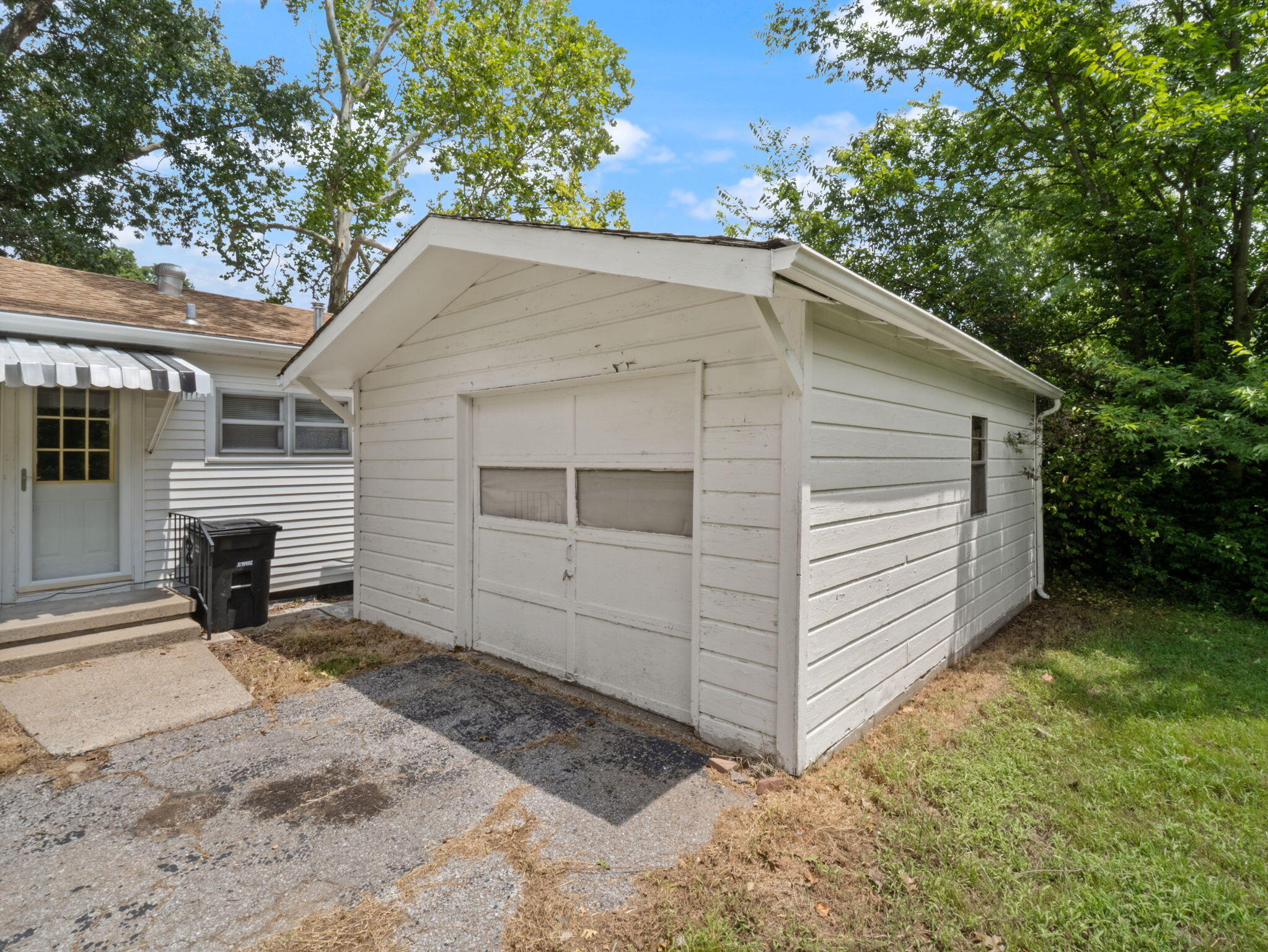 1200 Markham Avenue Property Photo 6