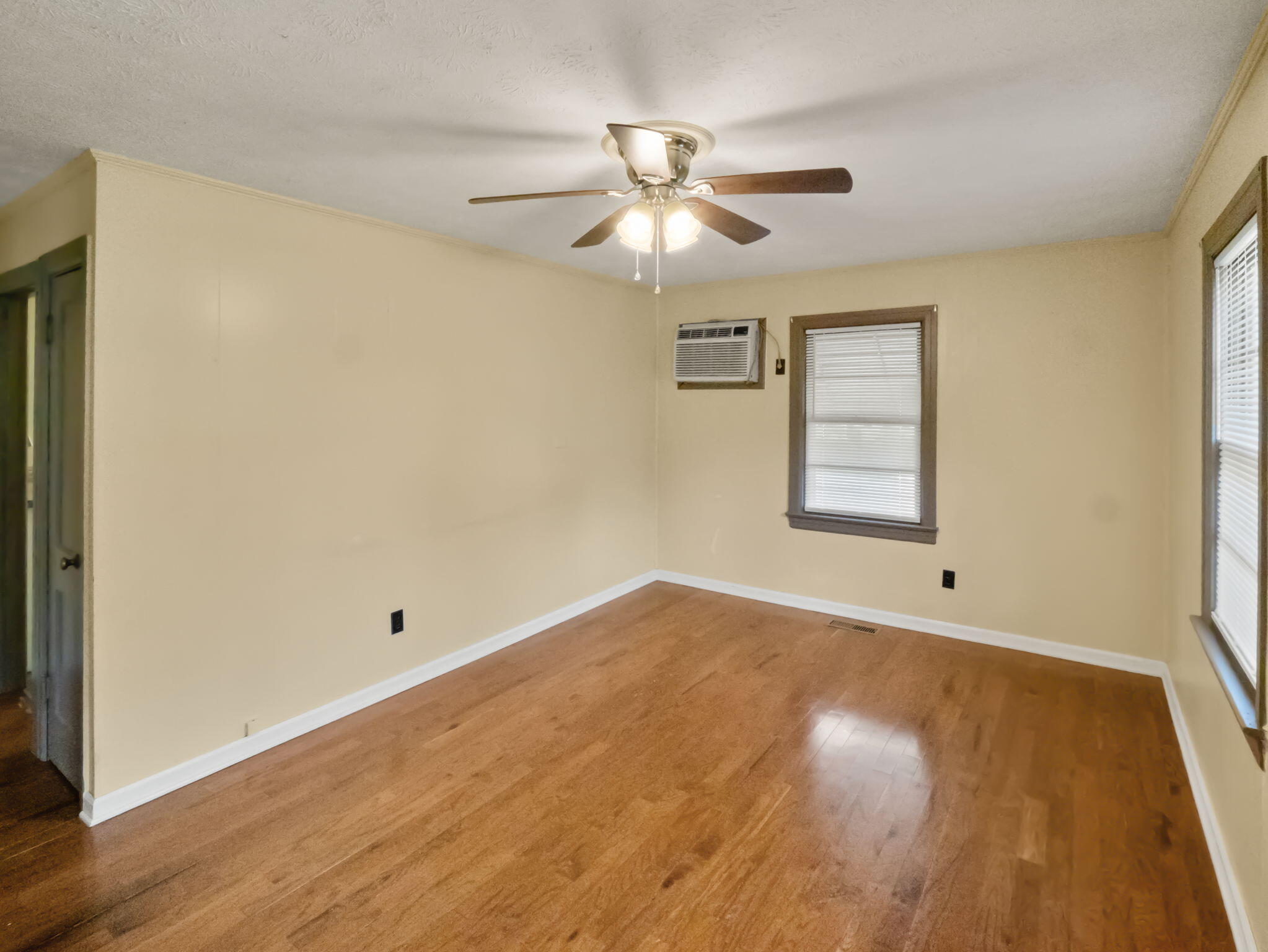 1200 Markham Avenue Property Photo 8