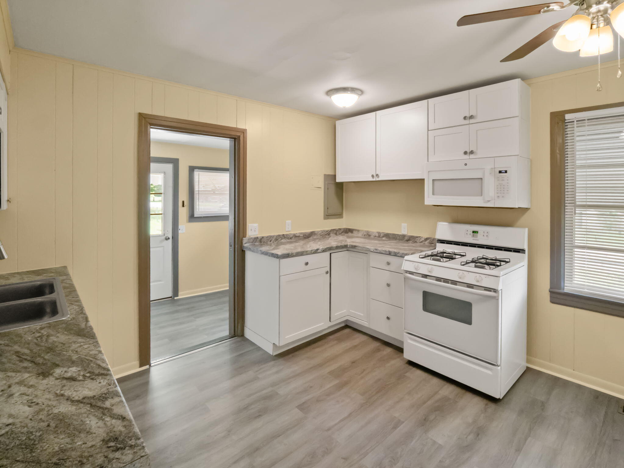 1200 Markham Avenue Property Photo 12