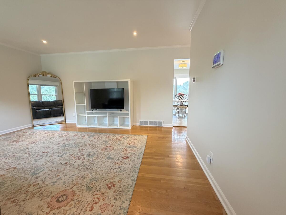 2229 Sandra Court Property Photo 4