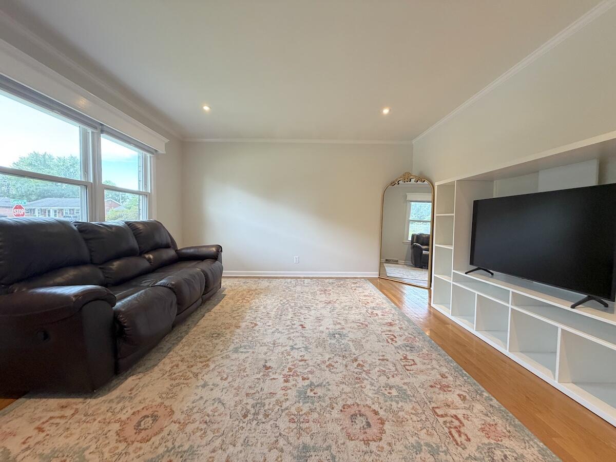 2229 Sandra Court Property Photo 6