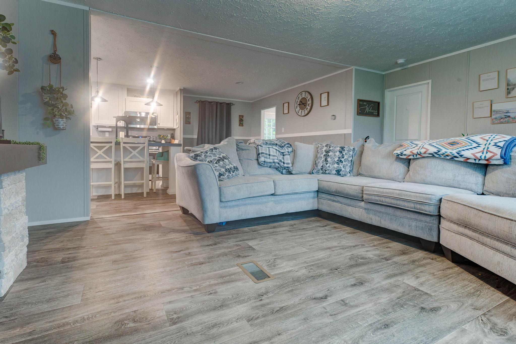 105 E Stone Road Property Photo 8