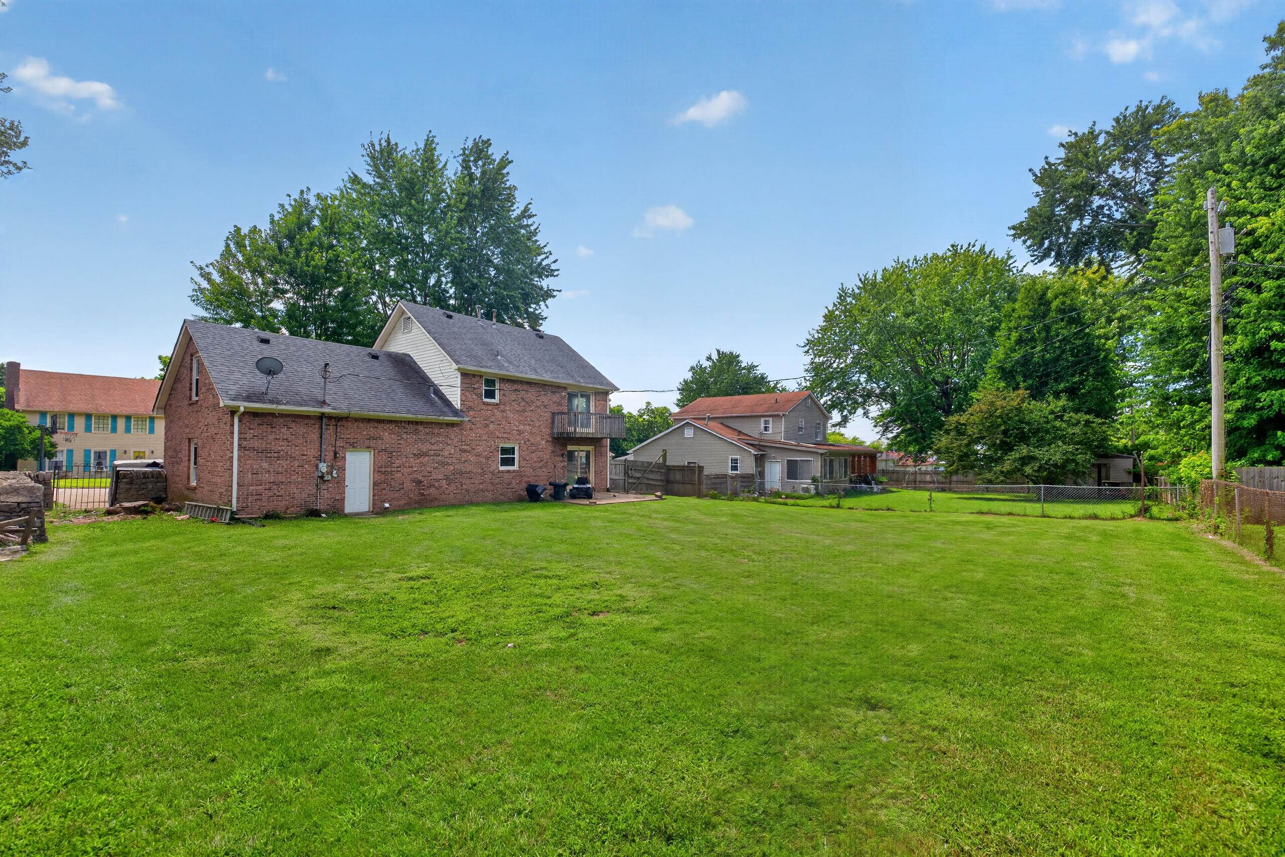 522 Sheffield Drive Property Photo 3