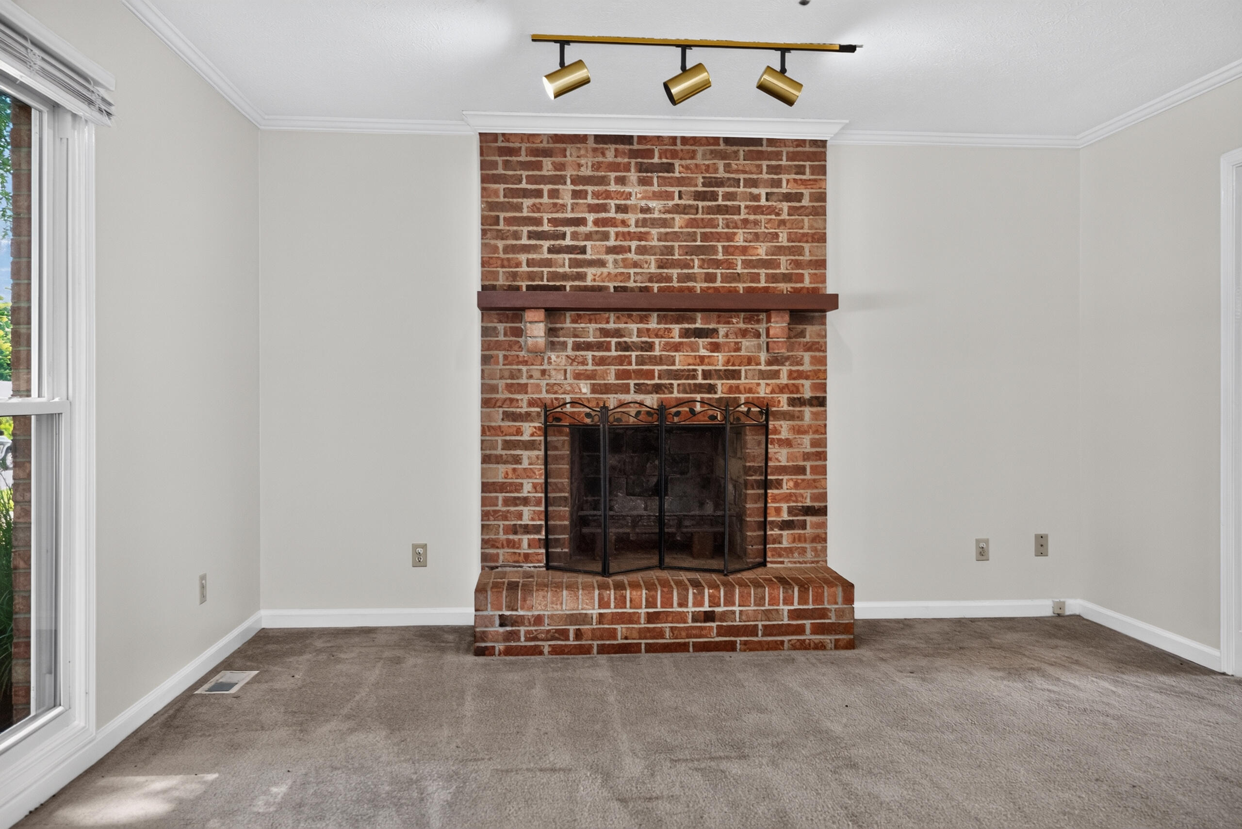 522 Sheffield Drive Property Photo 9