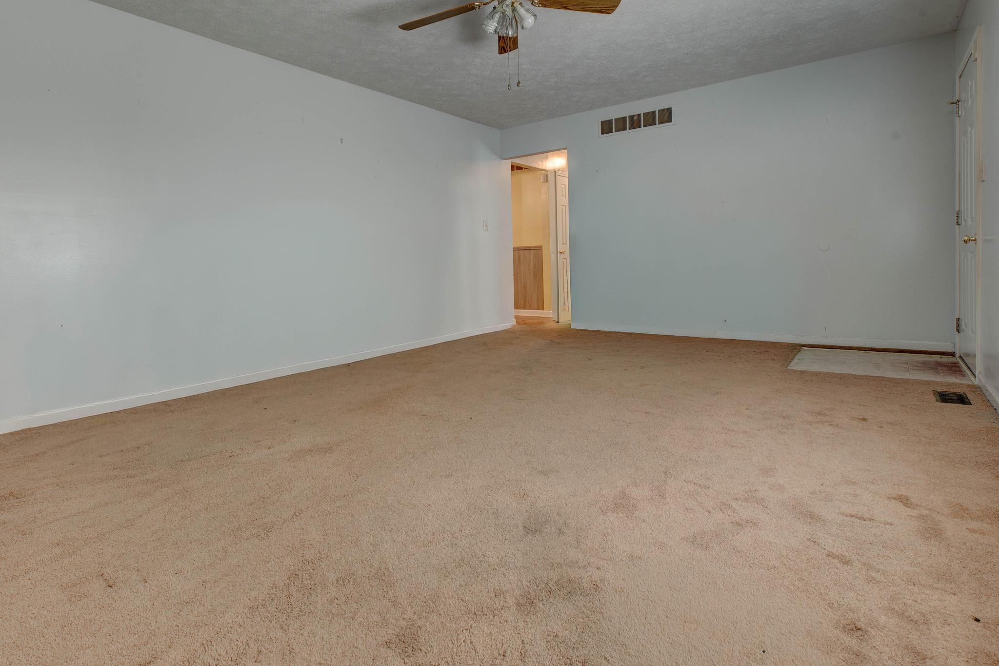 913-916 Robin Avenue Property Photo 6
