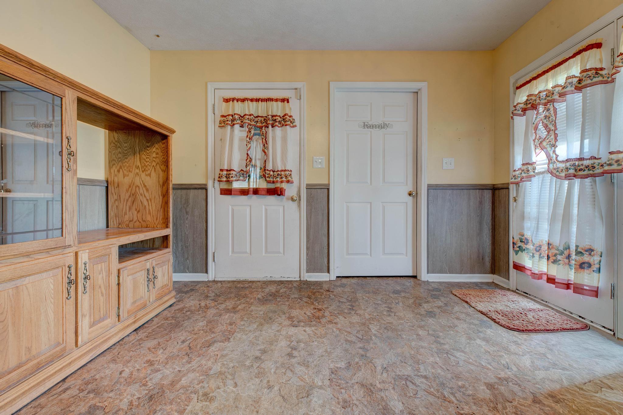 913-916 Robin Avenue Property Photo 10