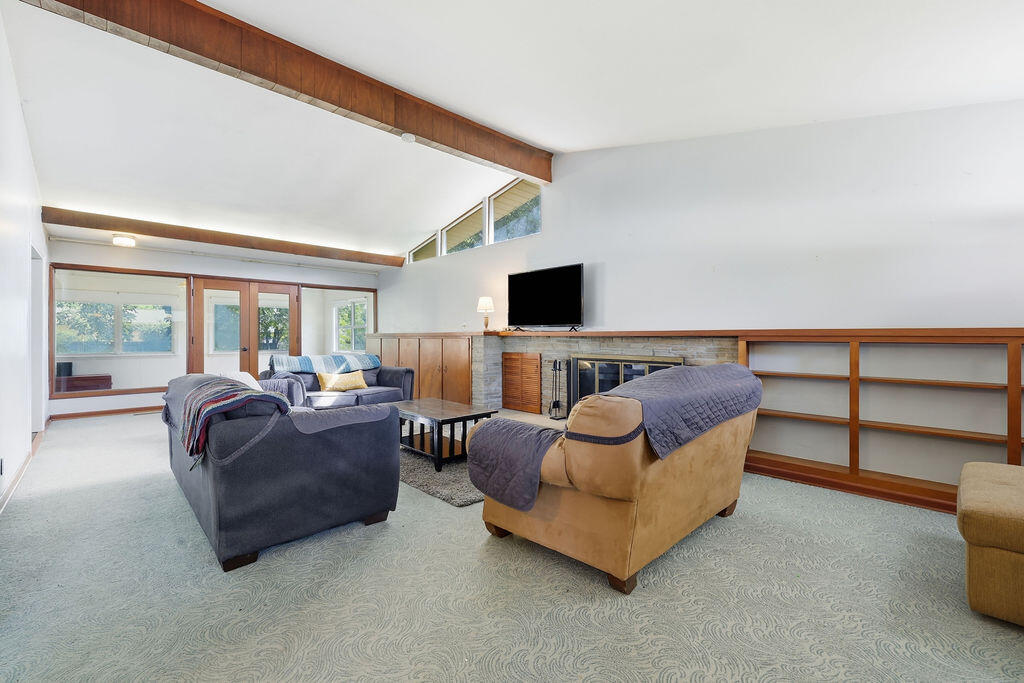 1502 Story Avenue Property Photo 6