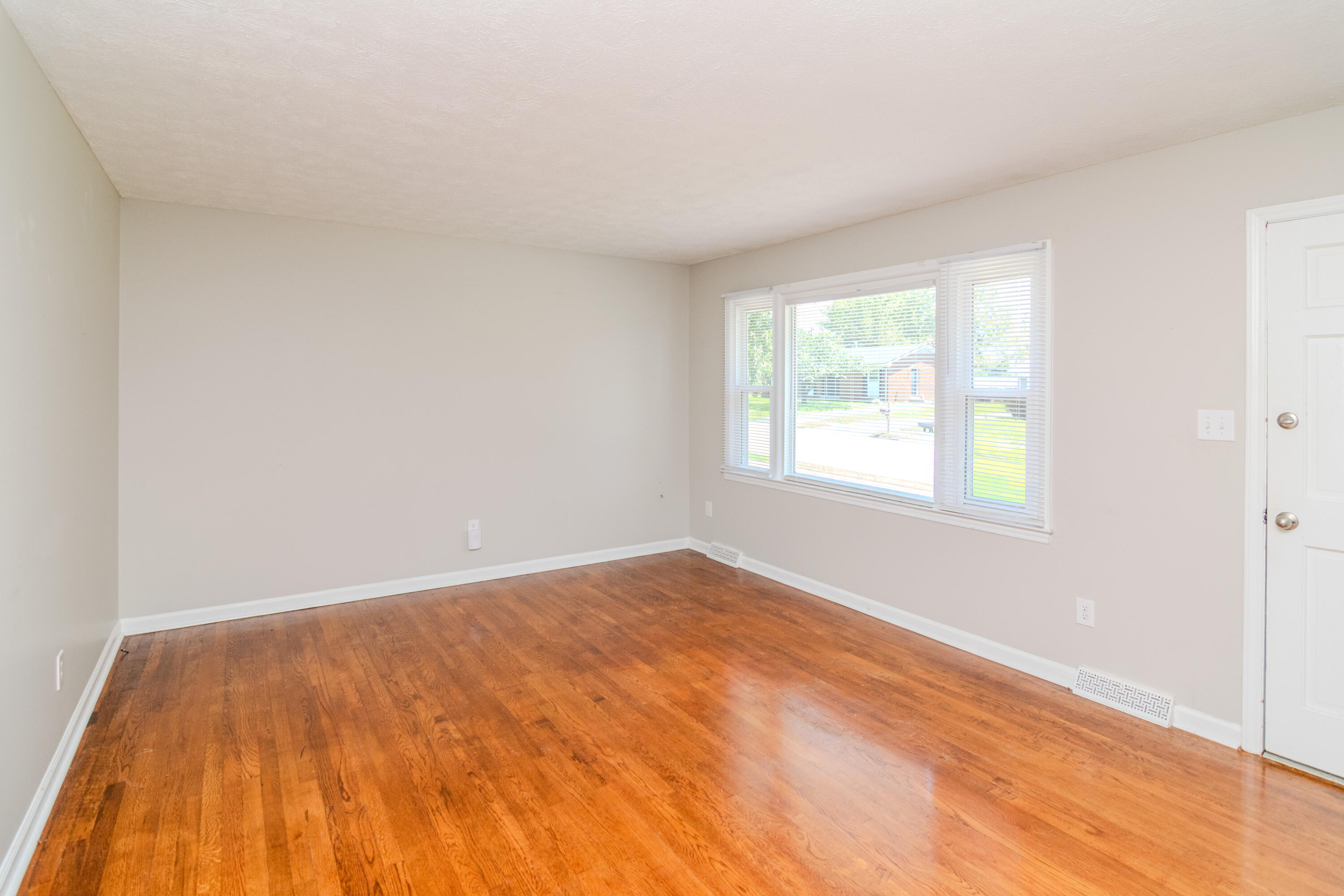 632 Waldo Way Property Photo 4