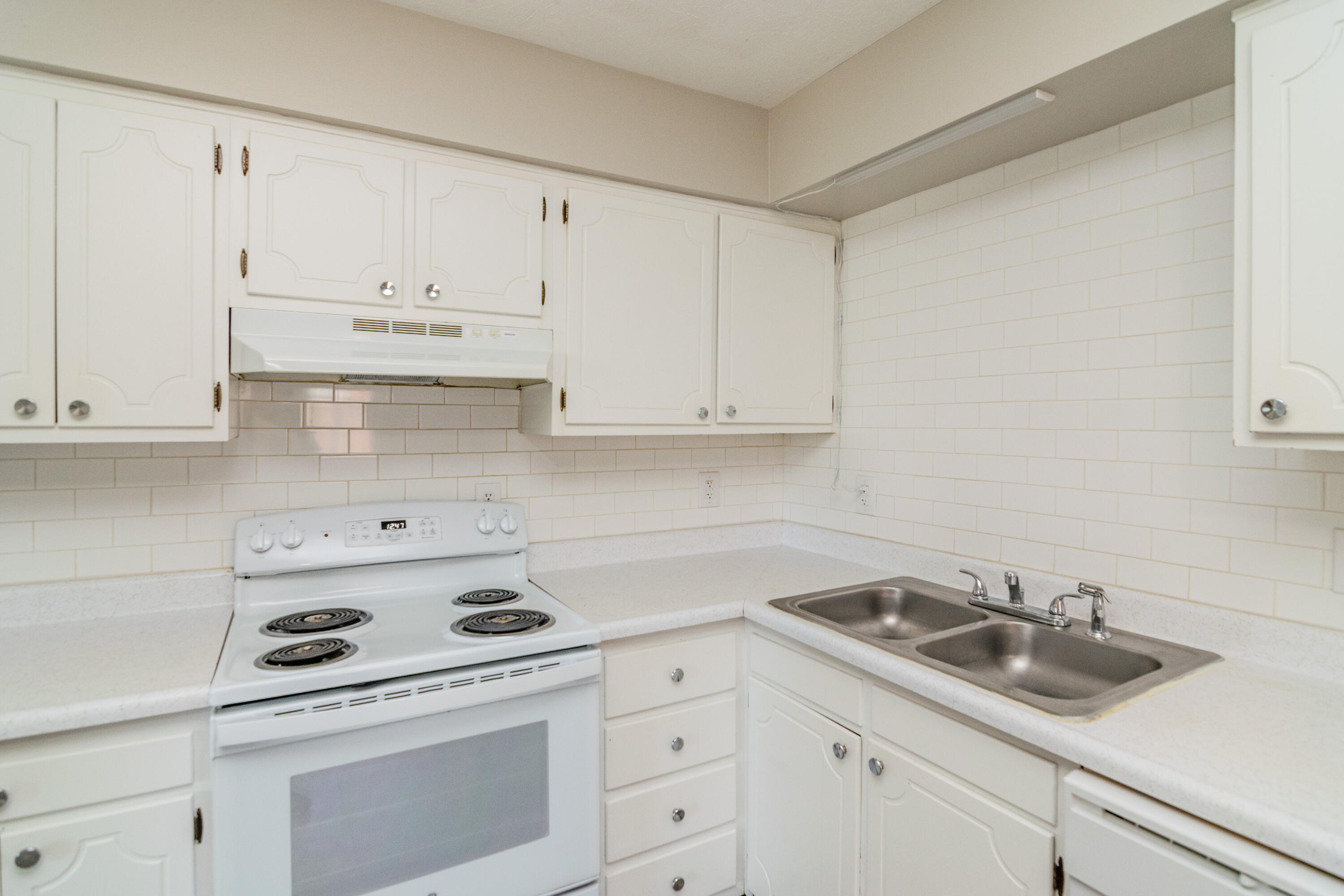632 Waldo Way Property Photo 10