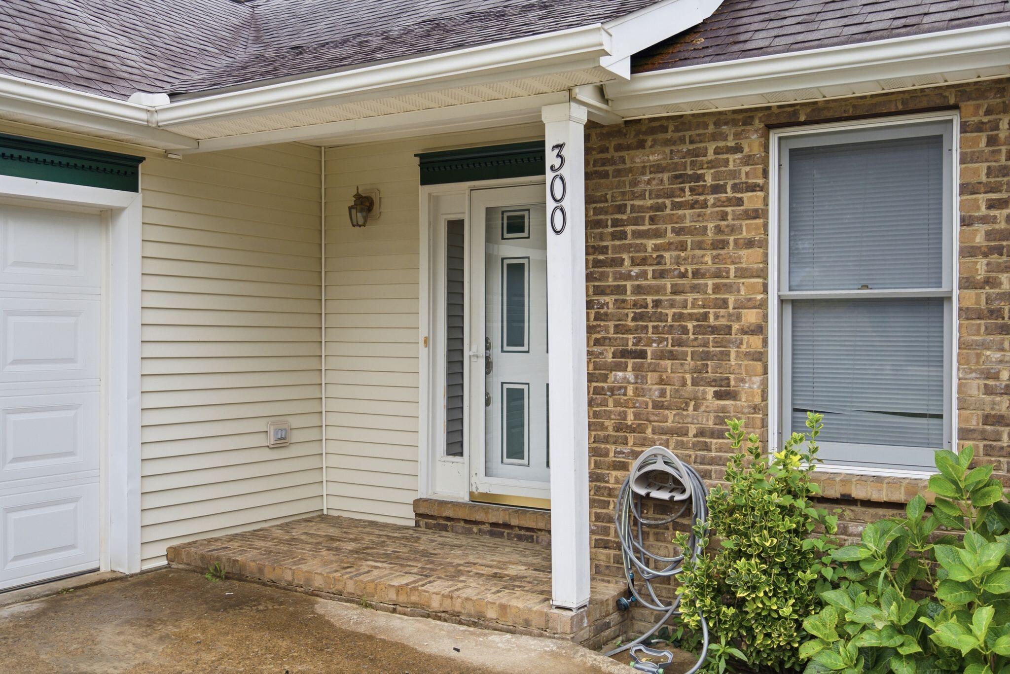 300 Lakeshore Circle Property Photo 5