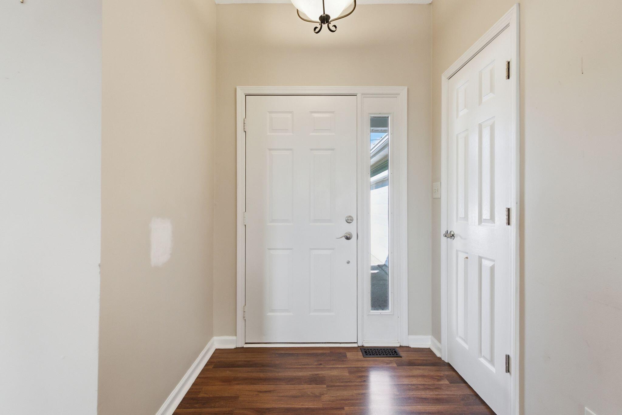 300 Lakeshore Circle Property Photo 7