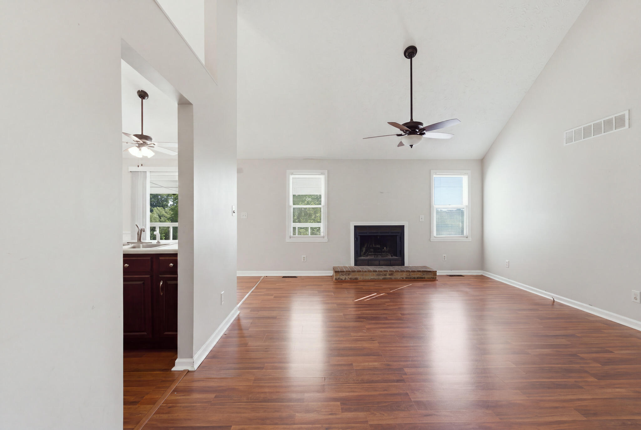 300 Lakeshore Circle Property Photo 8
